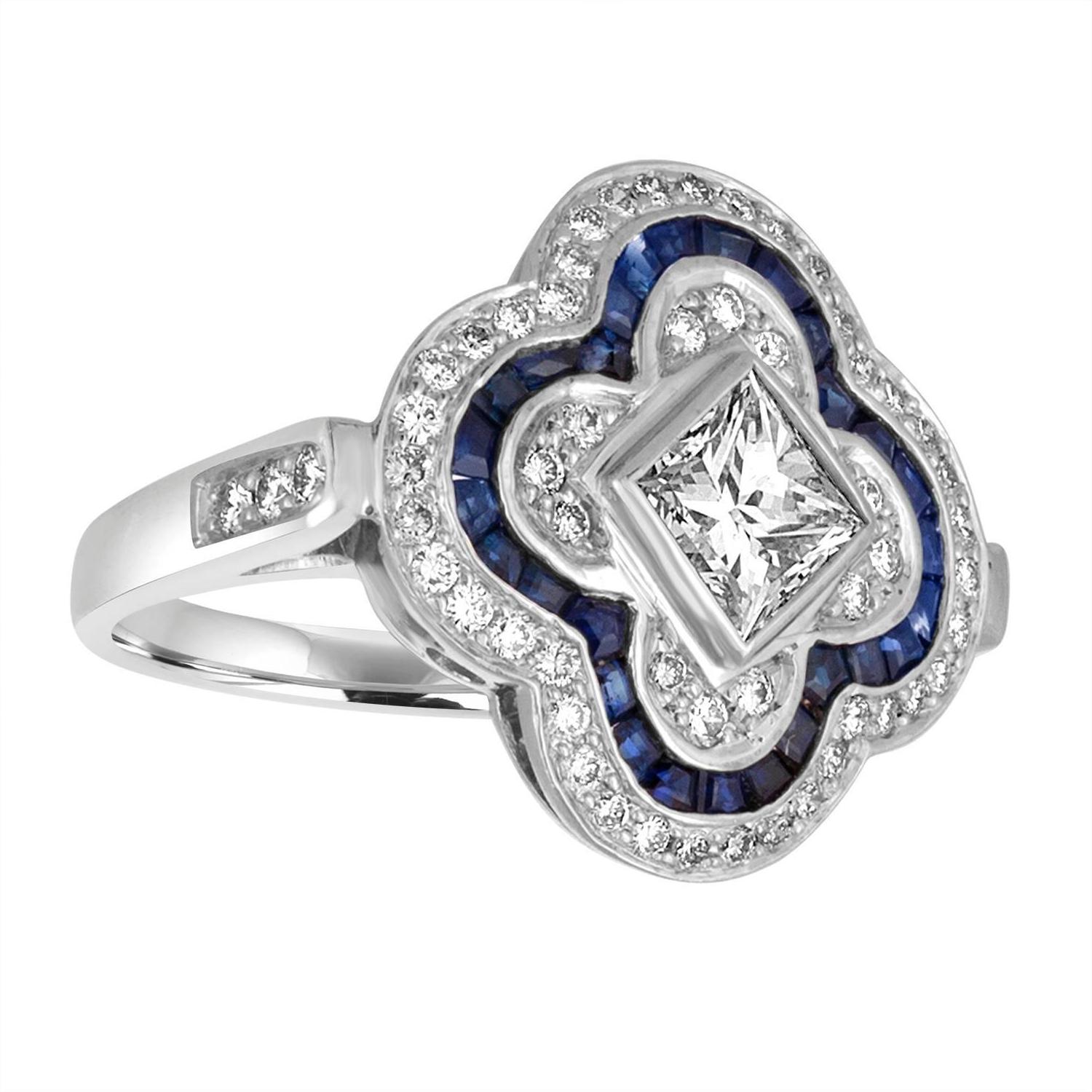 Blue Sapphires Diamonds Gold Flower Ring In New Condition For Sale In New York, NY