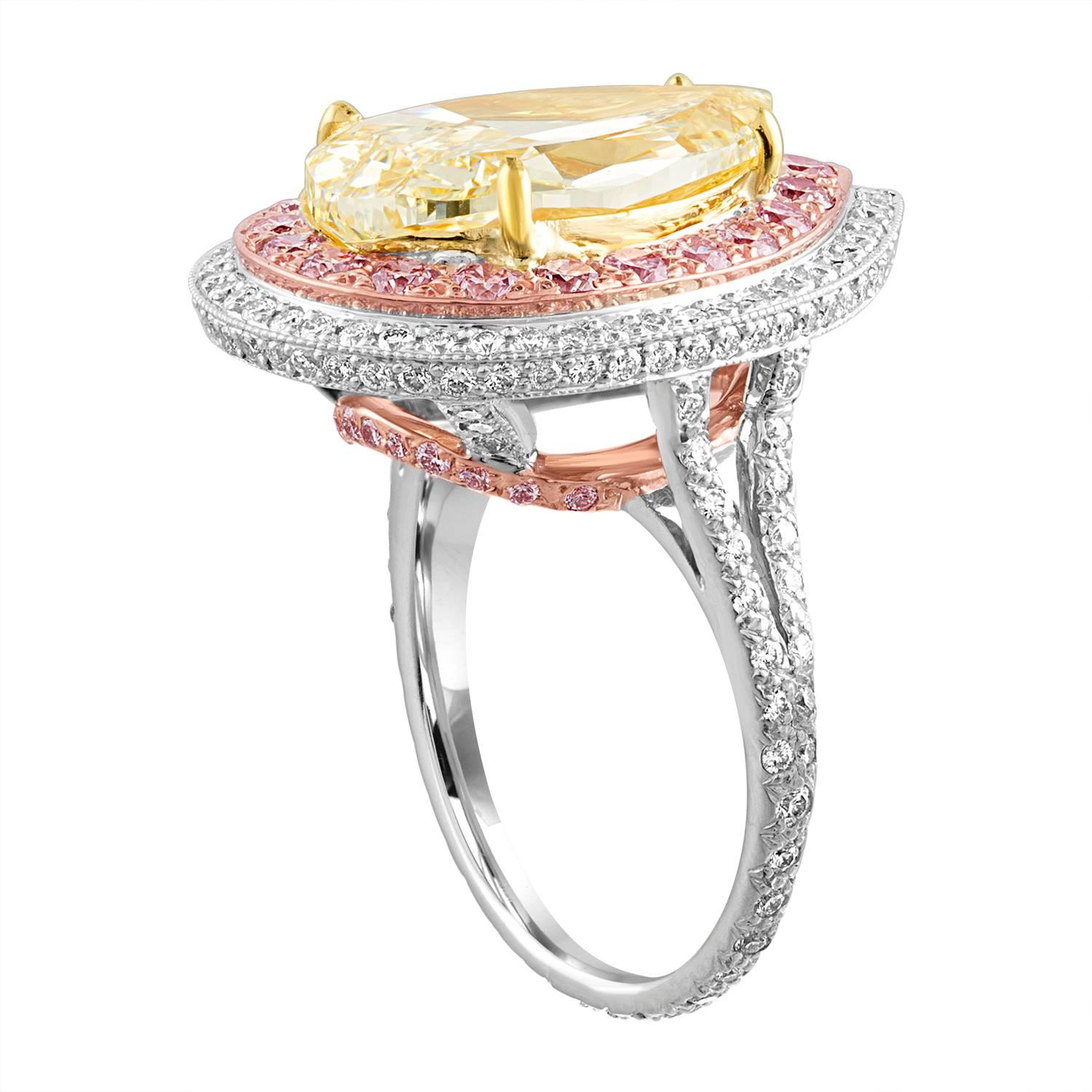 6.92 Carat Pear Shape Light Yellow Ring of Three Colors In New Condition In New York, NY
