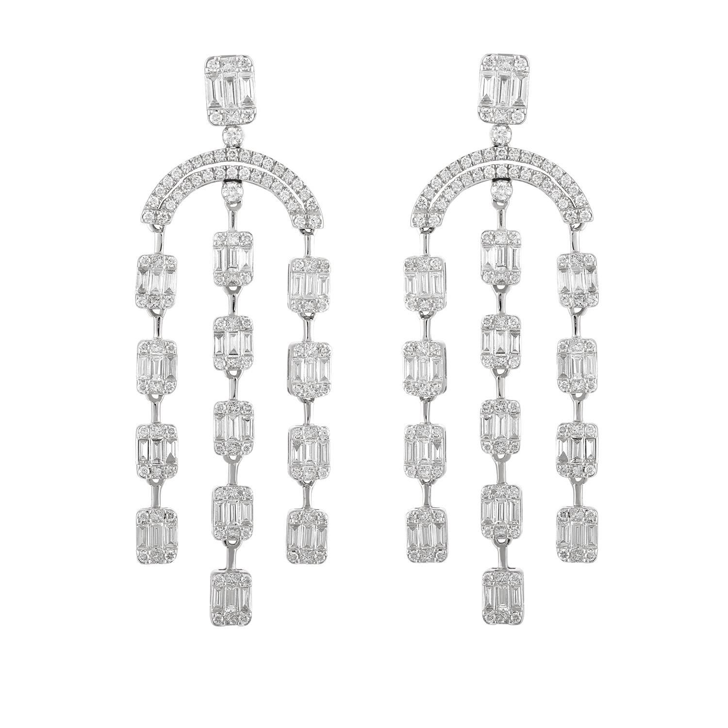 18 Karat White Gold Chandelier Earrings with Round Brilliants and Baguettes
