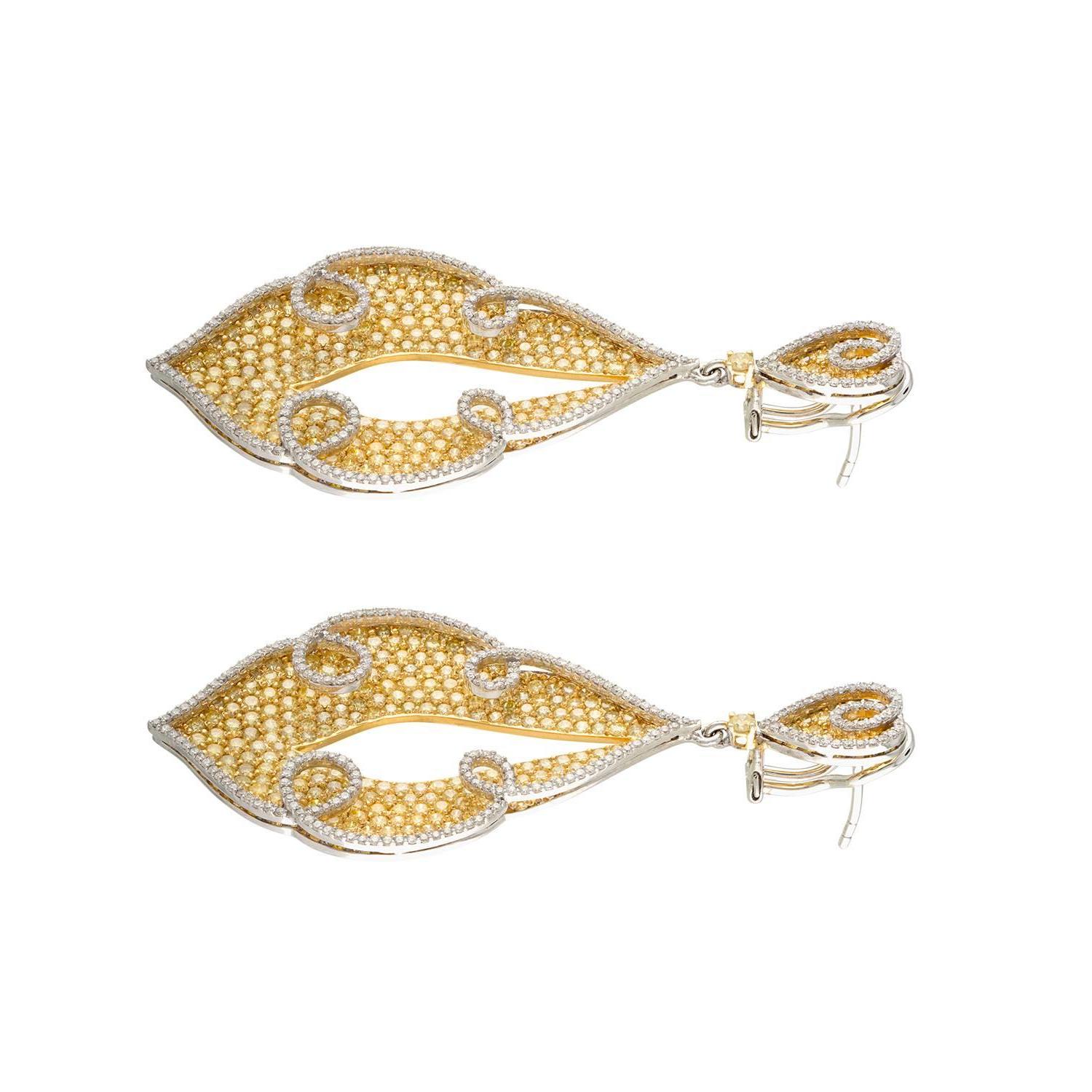 18 Karat Yellow and White Fashion Drop Earrings In New Condition For Sale In New York, NY