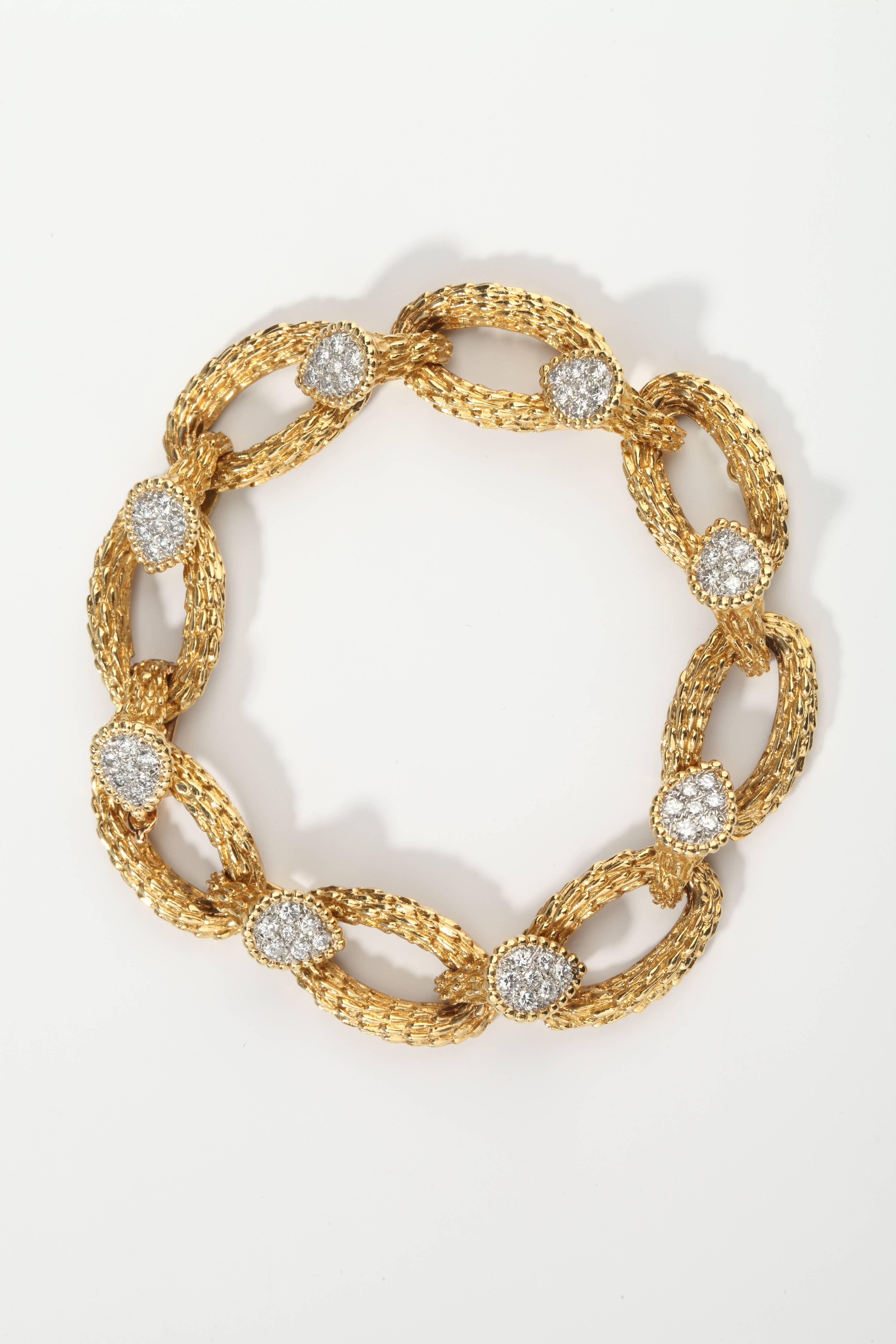 Yellow gold (18k) bracelet with 8 pave set diamonds (G-VS).
This iconic bracelet was first sold  in 1968 by BOUCHERON in reference of the snake necklace created in 1888 by Frederic Boucheron for his wife Gabrielle.
This exemplaire dates from the