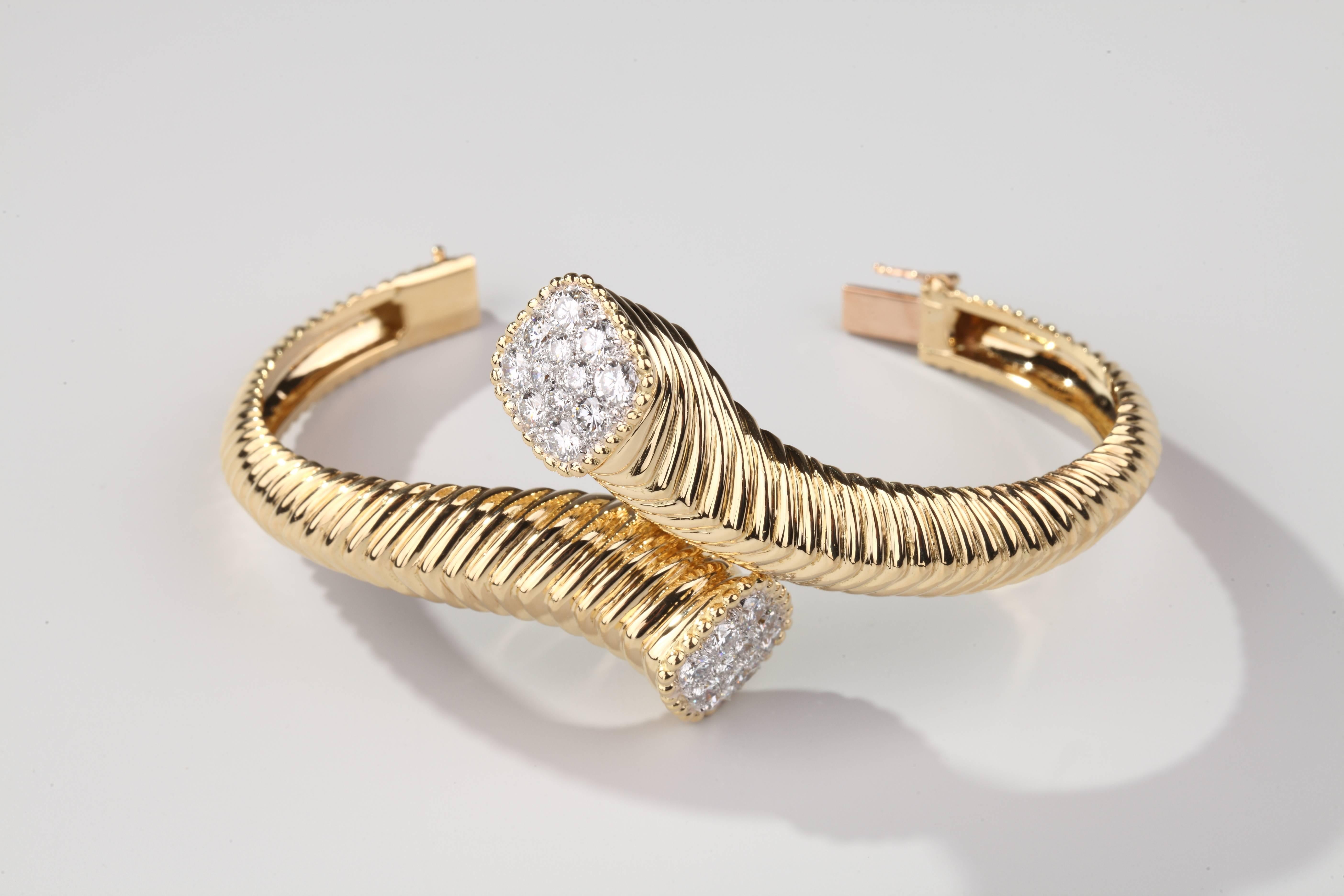 Boucheron Gold and Diamonds Bangle In Excellent Condition In Paris, FR