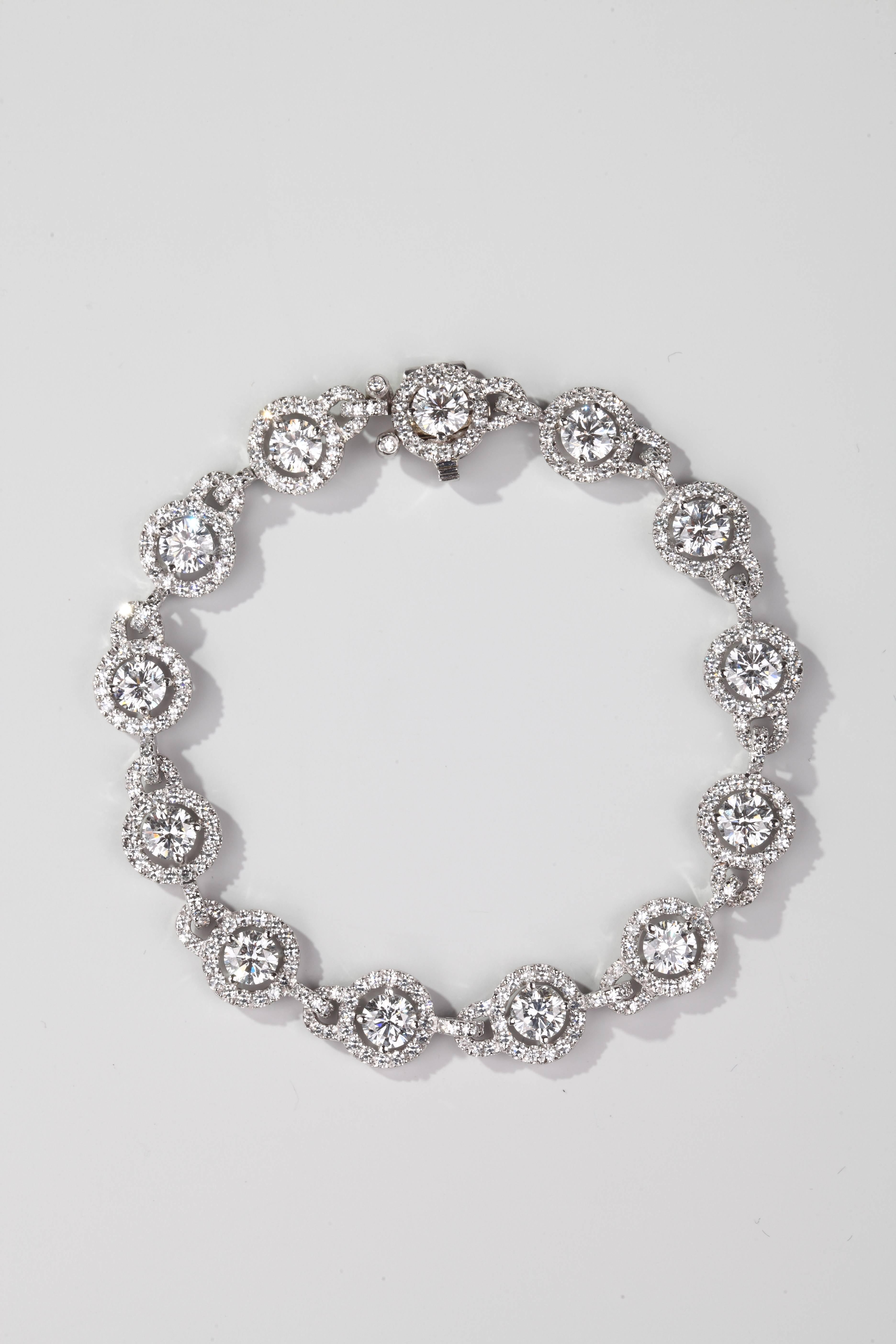 Bracelet in platinum and white gold formed by a line of 13 brillant-cut diamonds (0.30 ct) encircled and fastened by 8/8 cut diamonds.
Signed David Morris.
