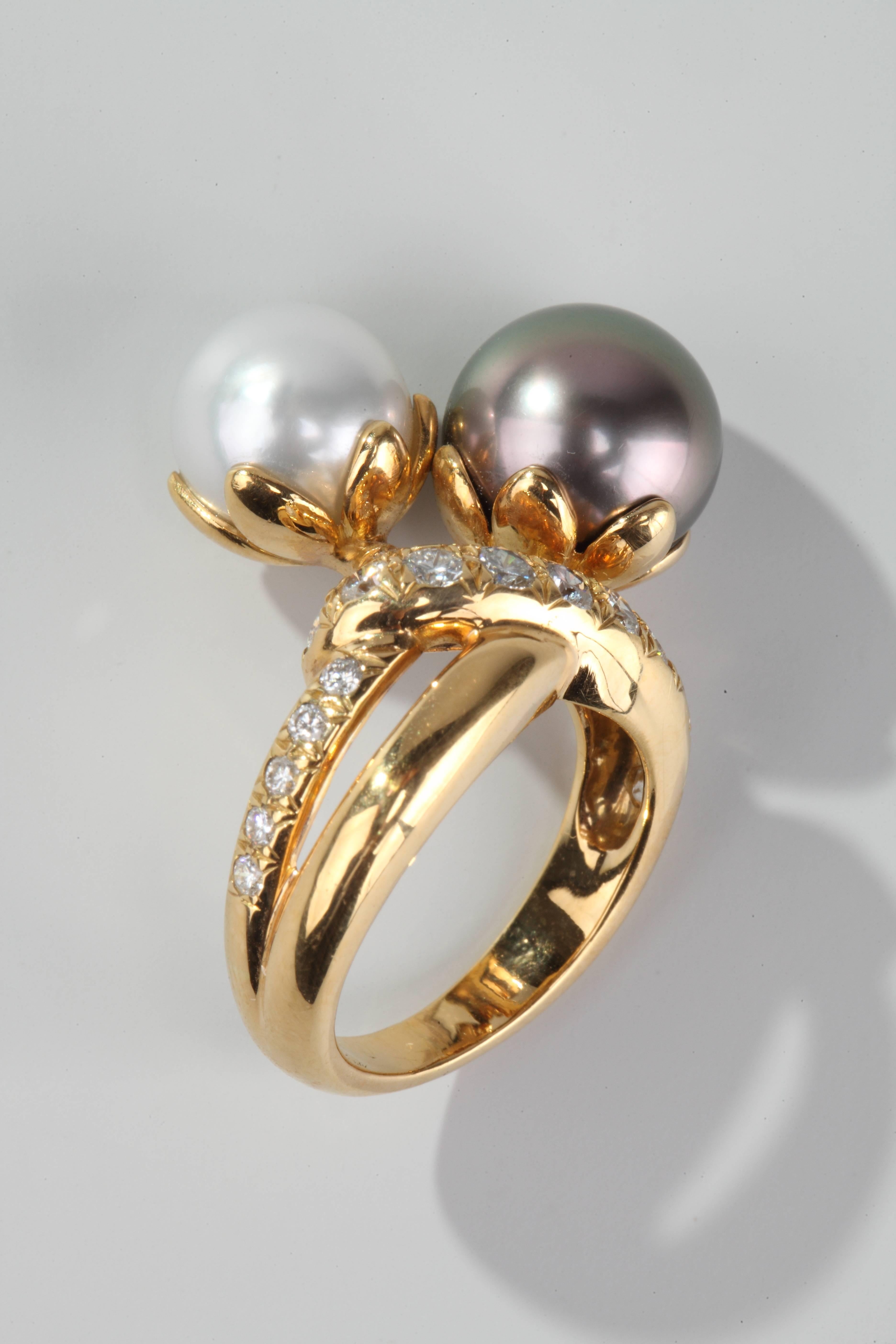 Rene Boivin Twin Color Pearl Diamond Ring In Excellent Condition For Sale In Paris, FR