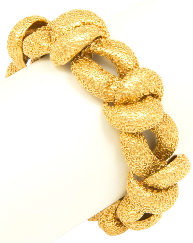 Textured Heavy Gold Bracelet In Excellent Condition In Chicago, IL