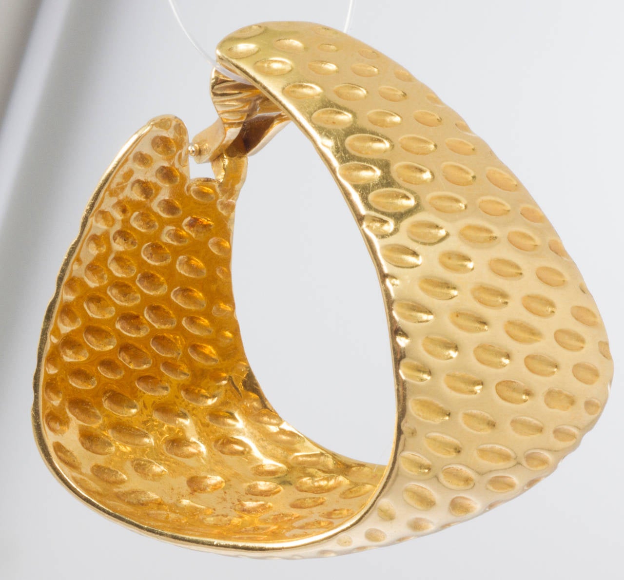Pair of Large Textured Gold Hoop Earrings In Excellent Condition For Sale In Chicago, IL