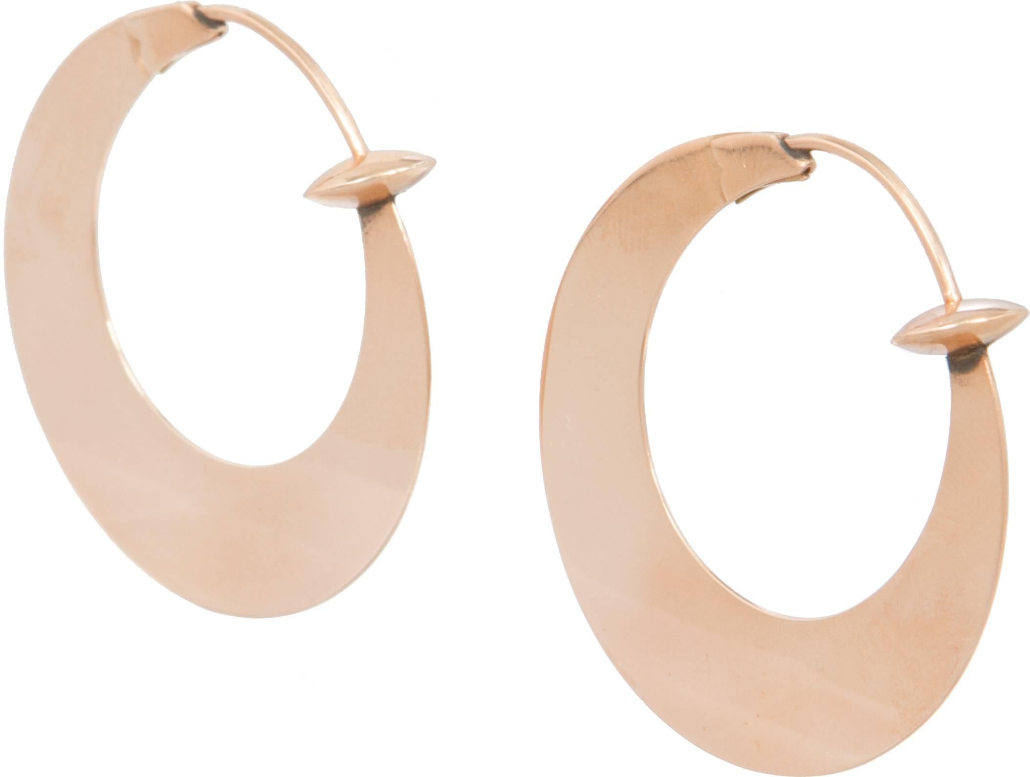 These 14kt vintage earrings are easy to wear and look great on, having a modern look.