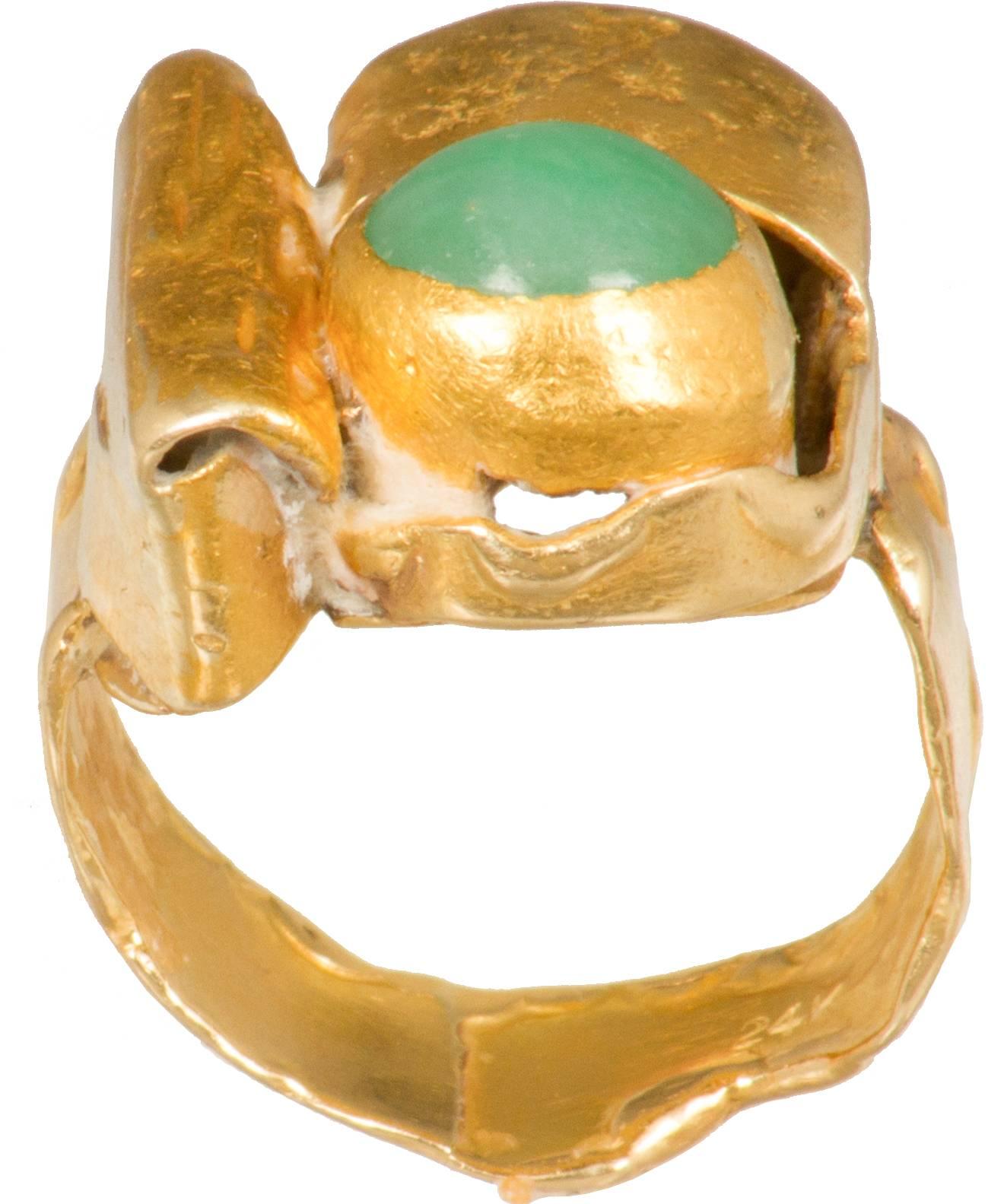 Modernist Mid Century Gold Ring with Jade In Excellent Condition For Sale In Chicago, IL