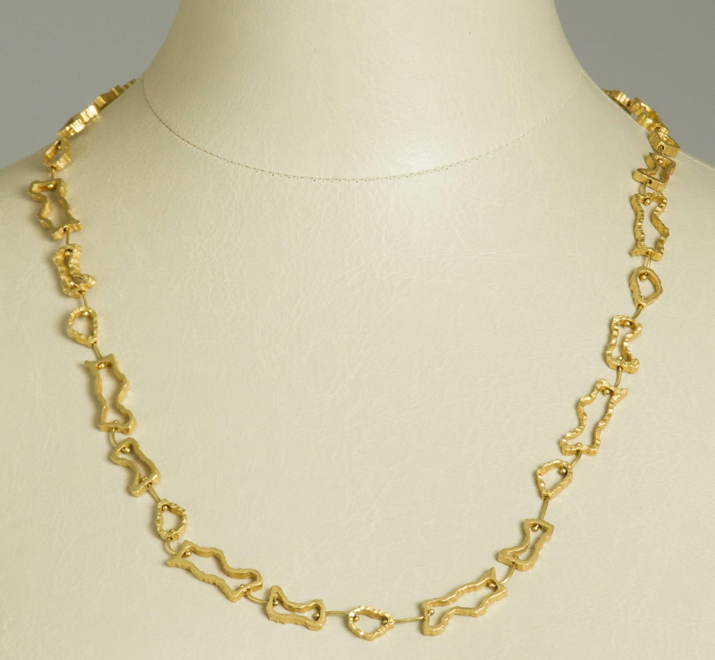 Modernist Sculptural Gold Link Necklace In Excellent Condition For Sale In Chicago, IL