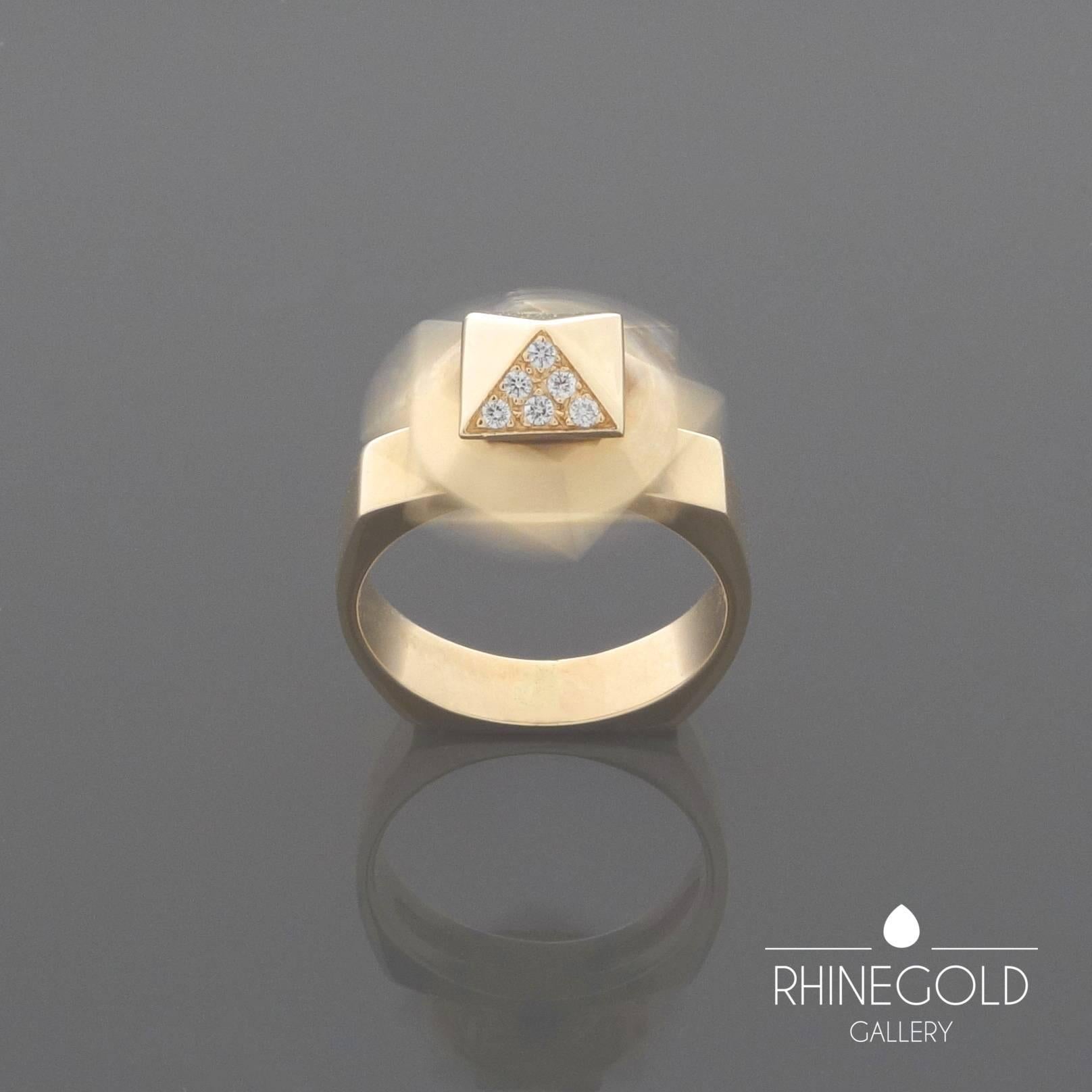 C. Teufel: Kinetic Modernist Diamond Gold Ring 
14k yellow gold, 15 brilliant cut diamonds (vvs-vs, total ca. 0.25 ct.)
Ring head: 1.1 cm to 1.1 cm (approx. 7/16