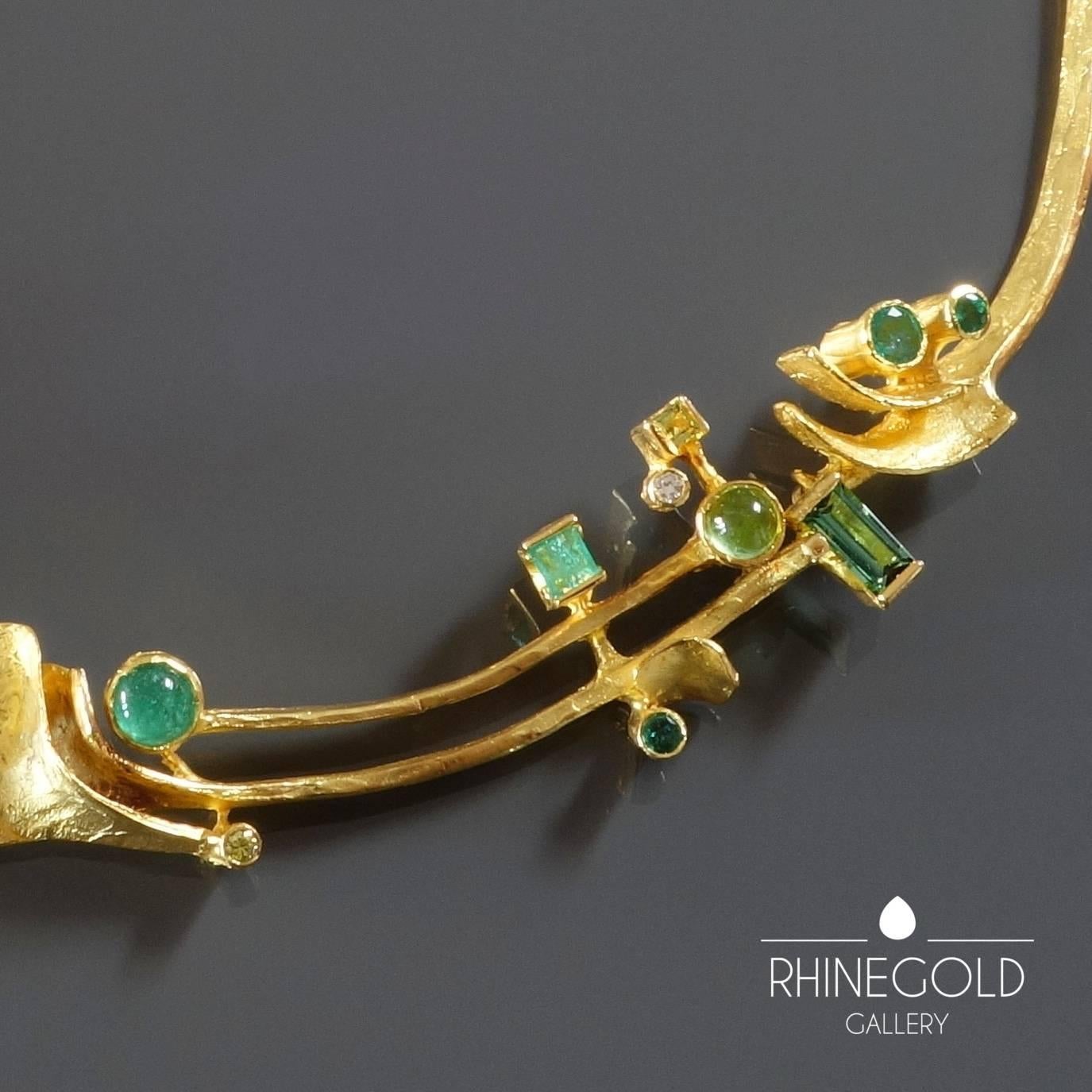 Klaus Neubauer 1970s Unique Modernist Green Gemstones Gold Necklace In Excellent Condition For Sale In Dusseldorf, NRW
