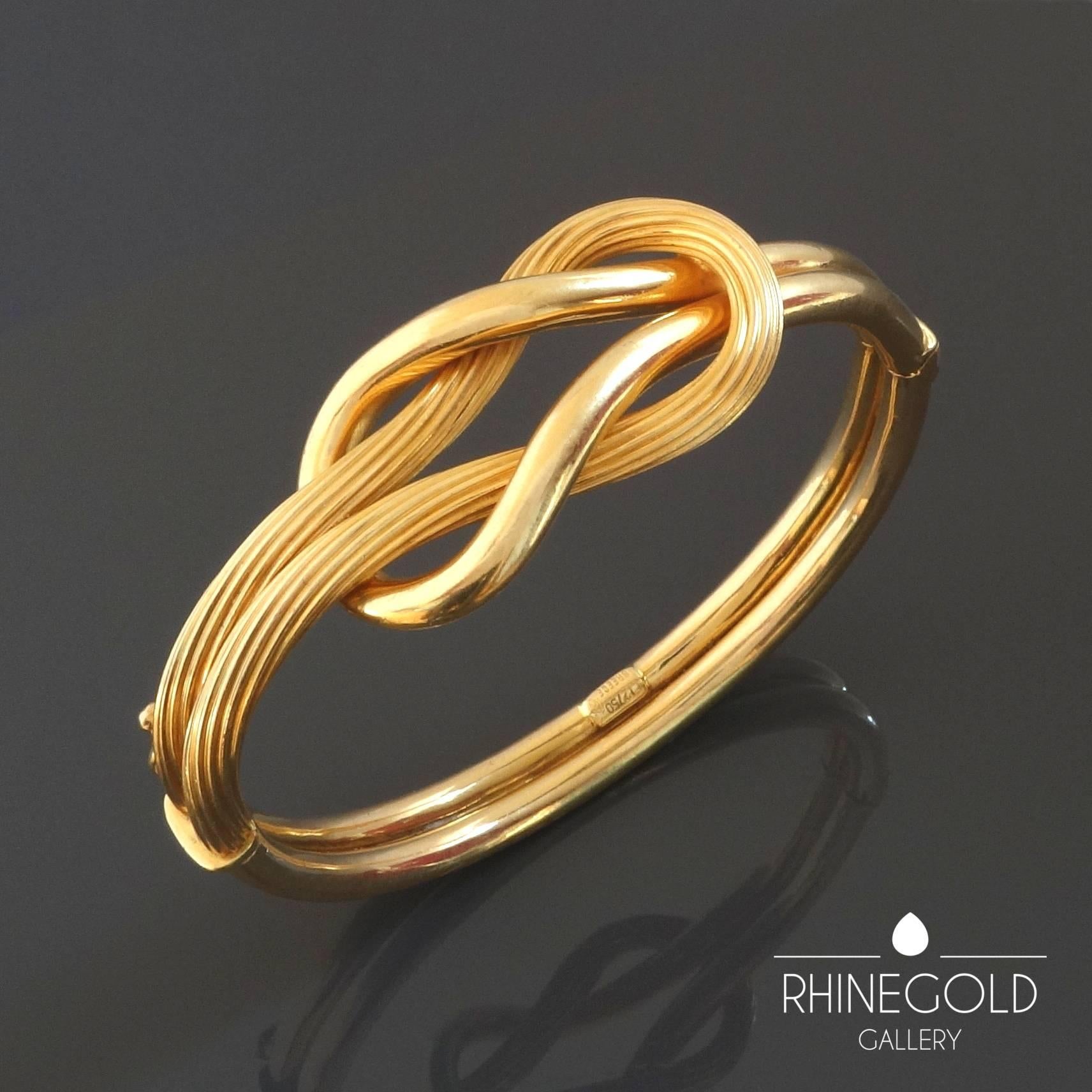 Ilias Lalaounis Classic Modern Gold Knot Bracelet 
18k yellow gold, weight approx. 27 grams
Inner diameter approx. 5.9 cm to 5.0 cm (approx. 2 5/16