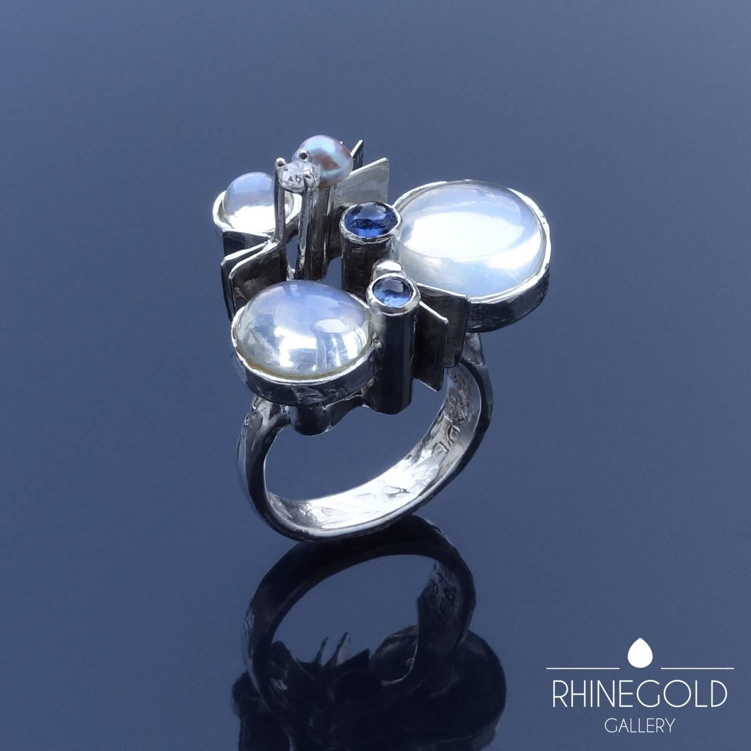 Klaus Neubauer Modernist Moonstone Sapphire Diamond Pearl White Gold Ring In Excellent Condition For Sale In Dusseldorf, NRW