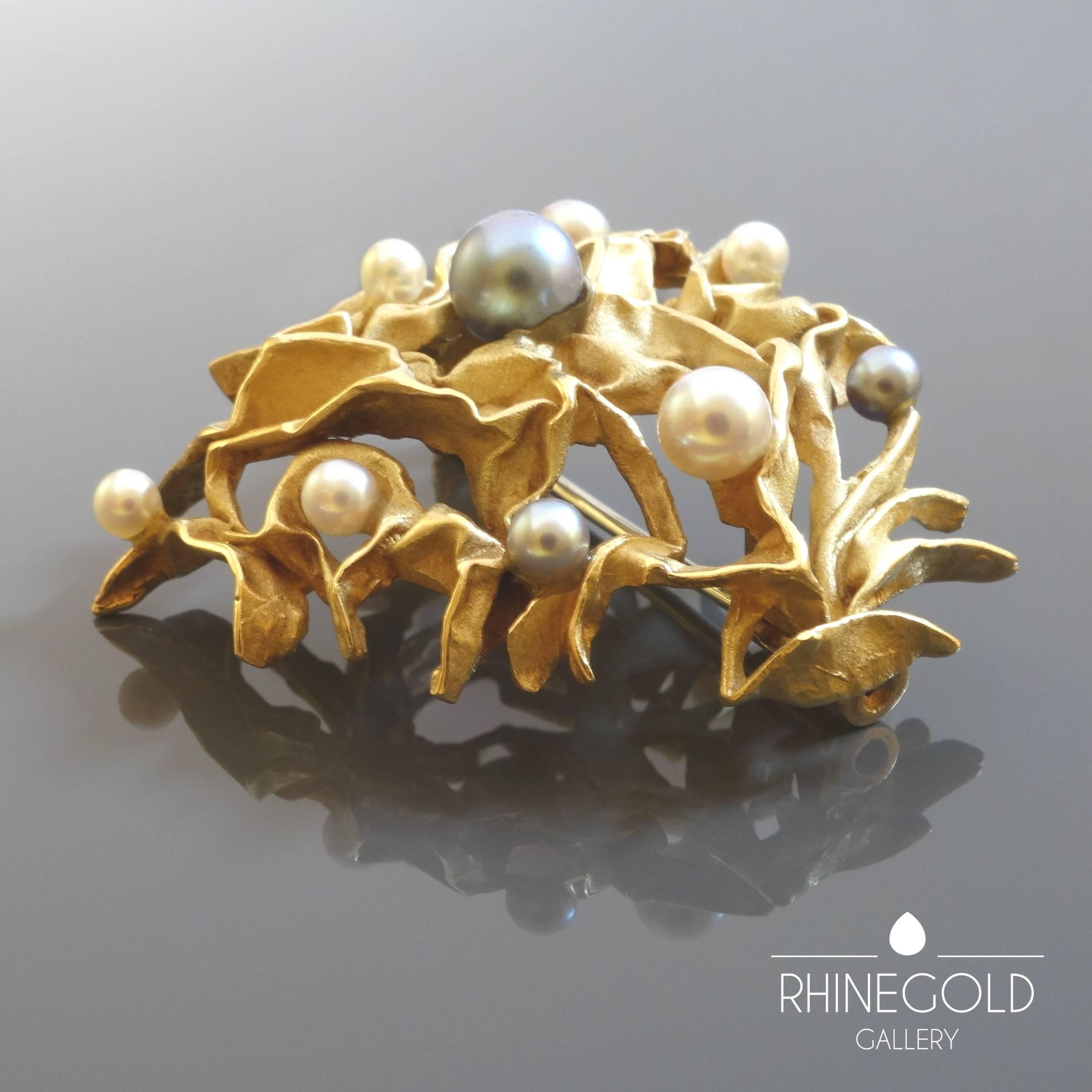 1970s Modernist Organic Free-Form Pearl Gold Brooch Pendant In Excellent Condition For Sale In Dusseldorf, NRW