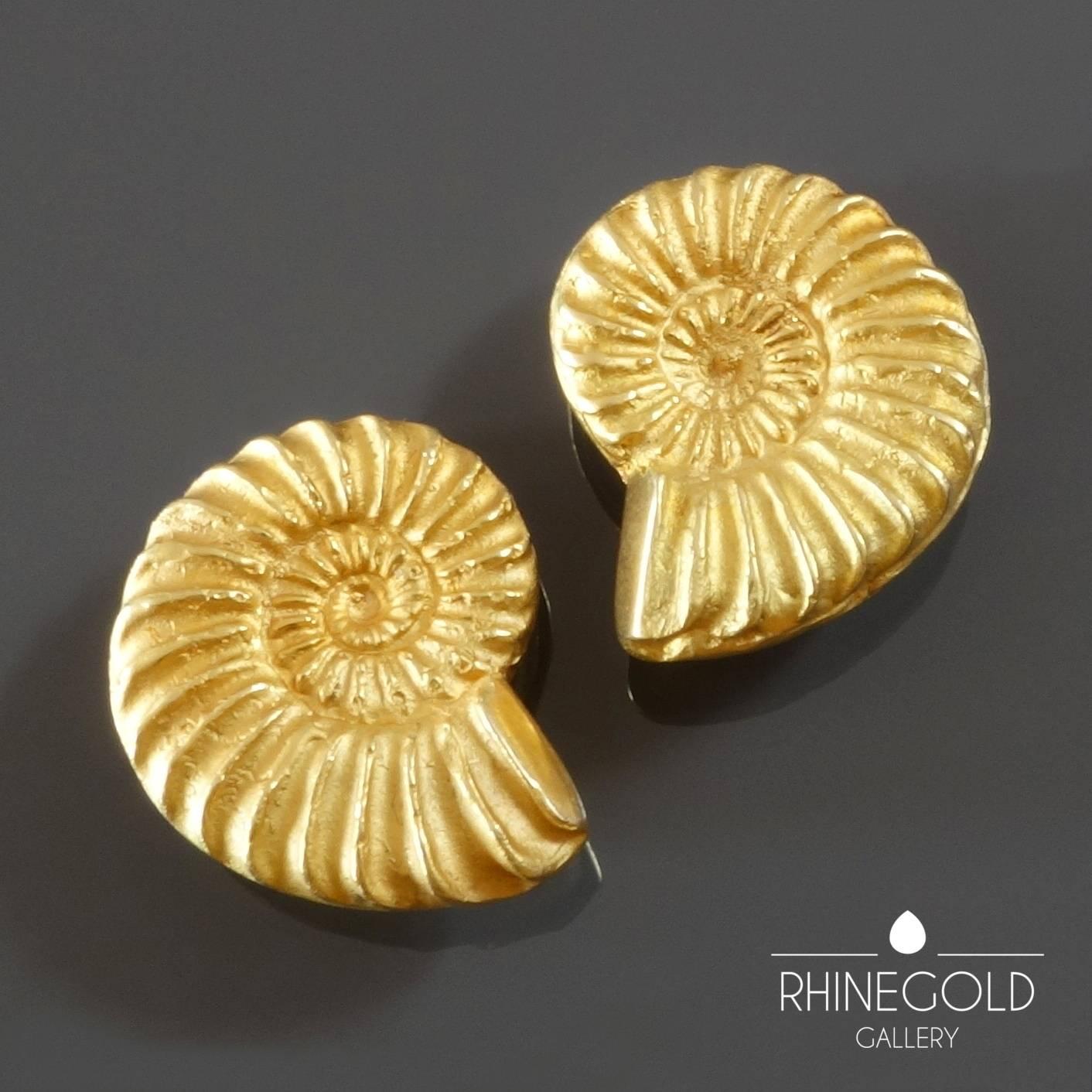 Women's Ehinger-Schwarz A Pair of Modernist Gold Ammonite Shell Clip-on Earrings For Sale