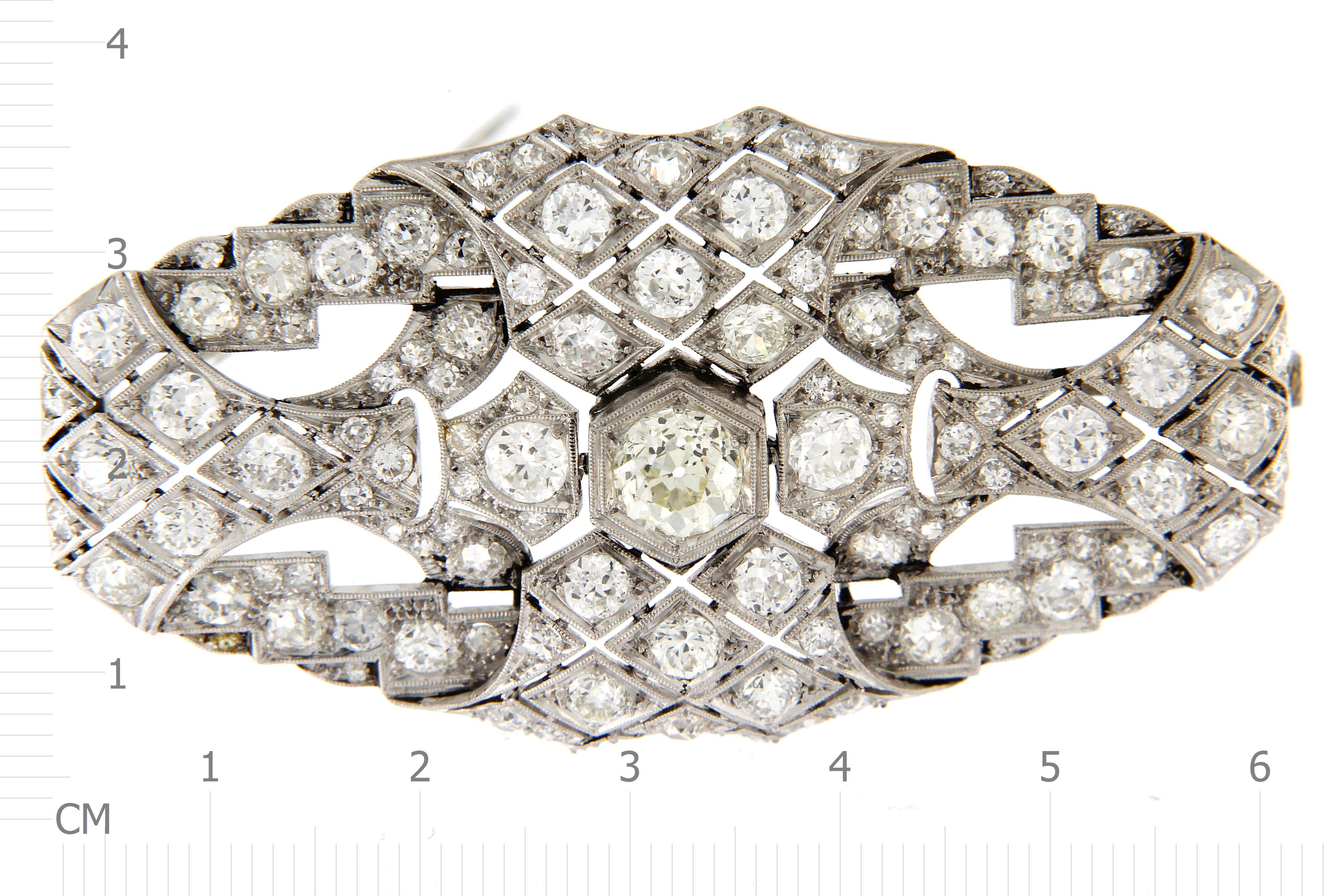 Women's 1930s mine cut diamonds brooche For Sale