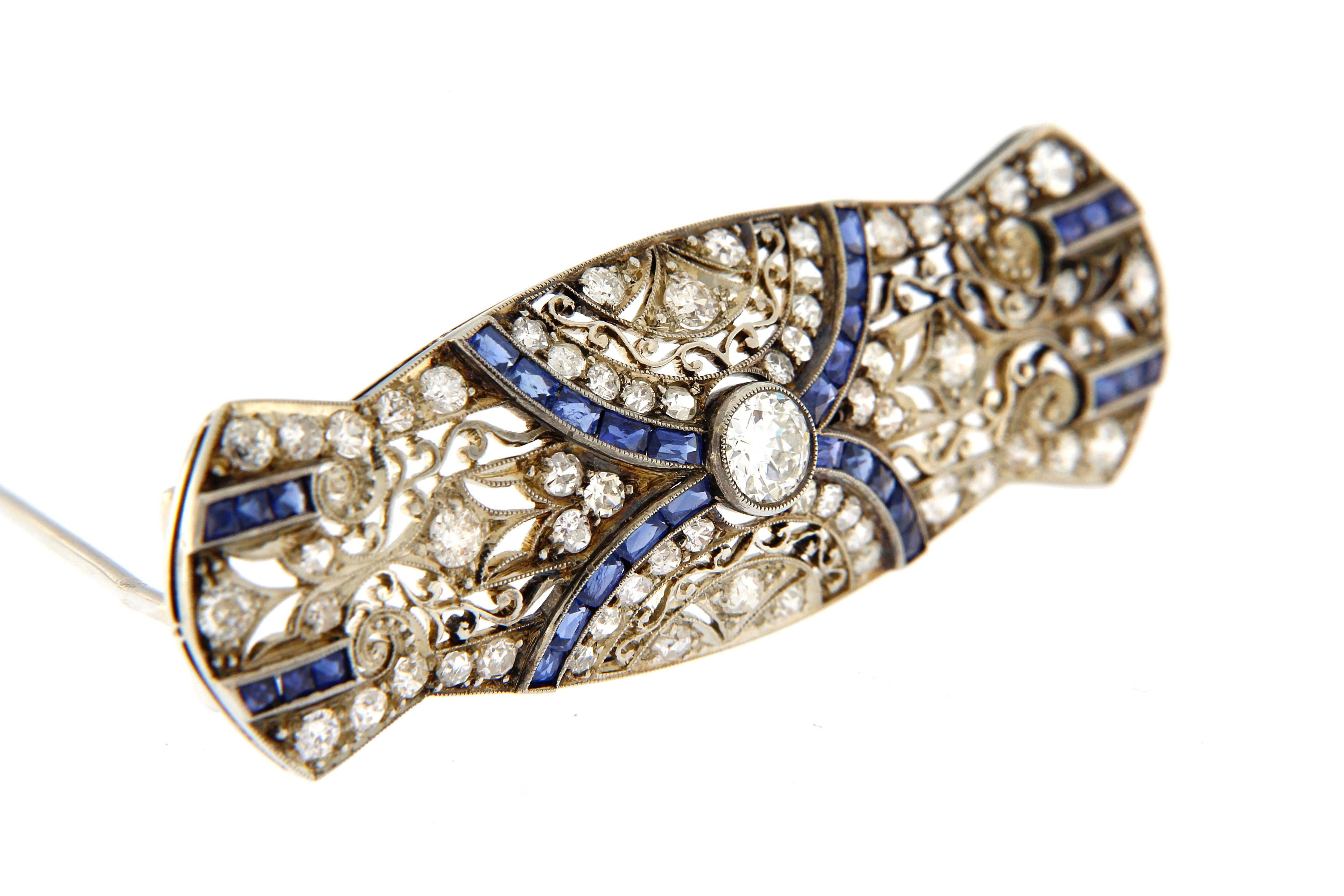 Art Decò style , for this beautiful original brooche set with old cut diamonds and sapphire ( hidden setting )
old cut diamond ct. 1.05
sapphires