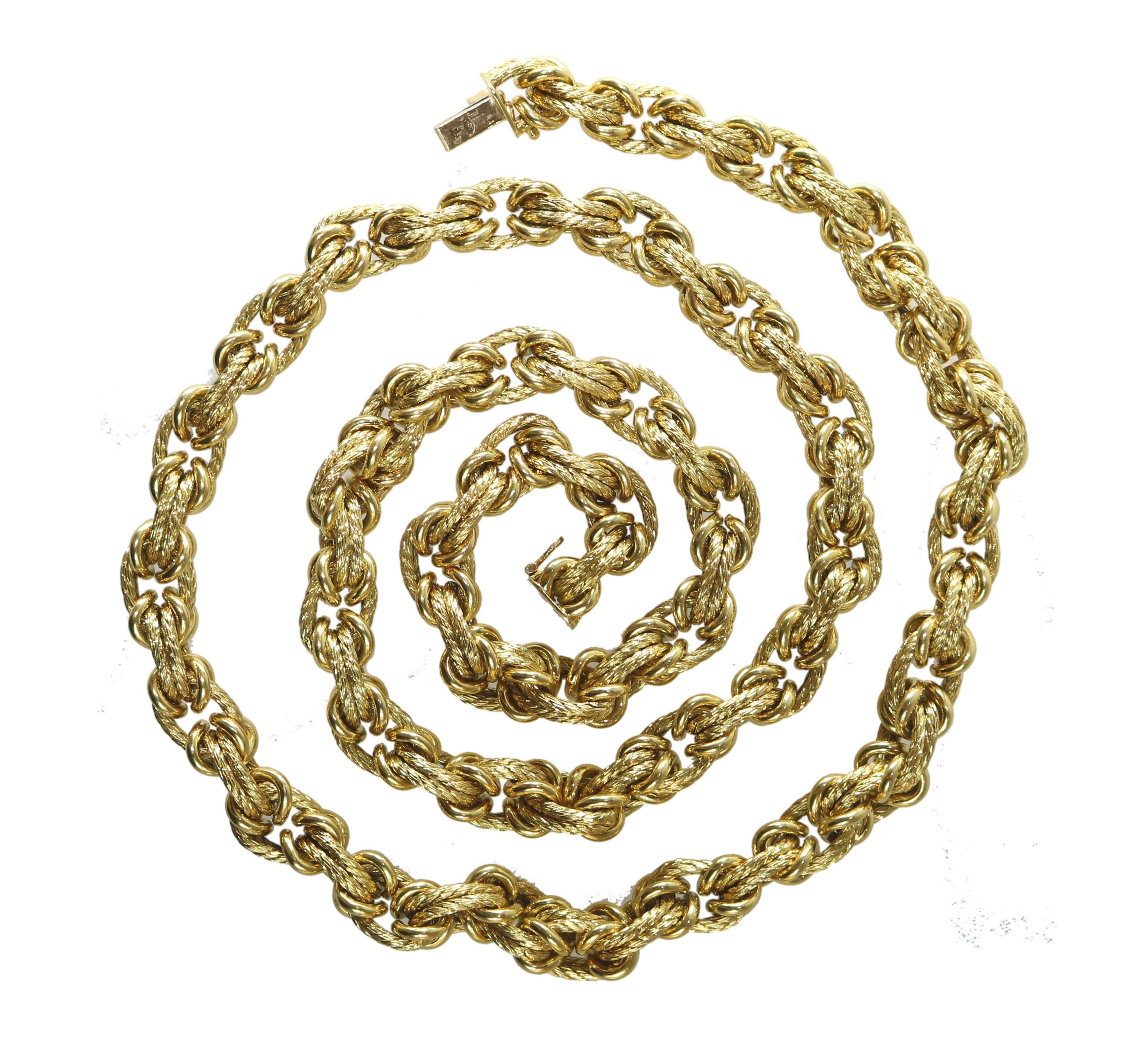  1970s Van Cleef & Arpels 30 Inch Gold Chain Necklace  In Excellent Condition In Bay Harbor Islands, FL