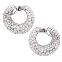 Clips d'oreilles bombées en forme de croissant de diamants d'un poids total de 13,5 carats