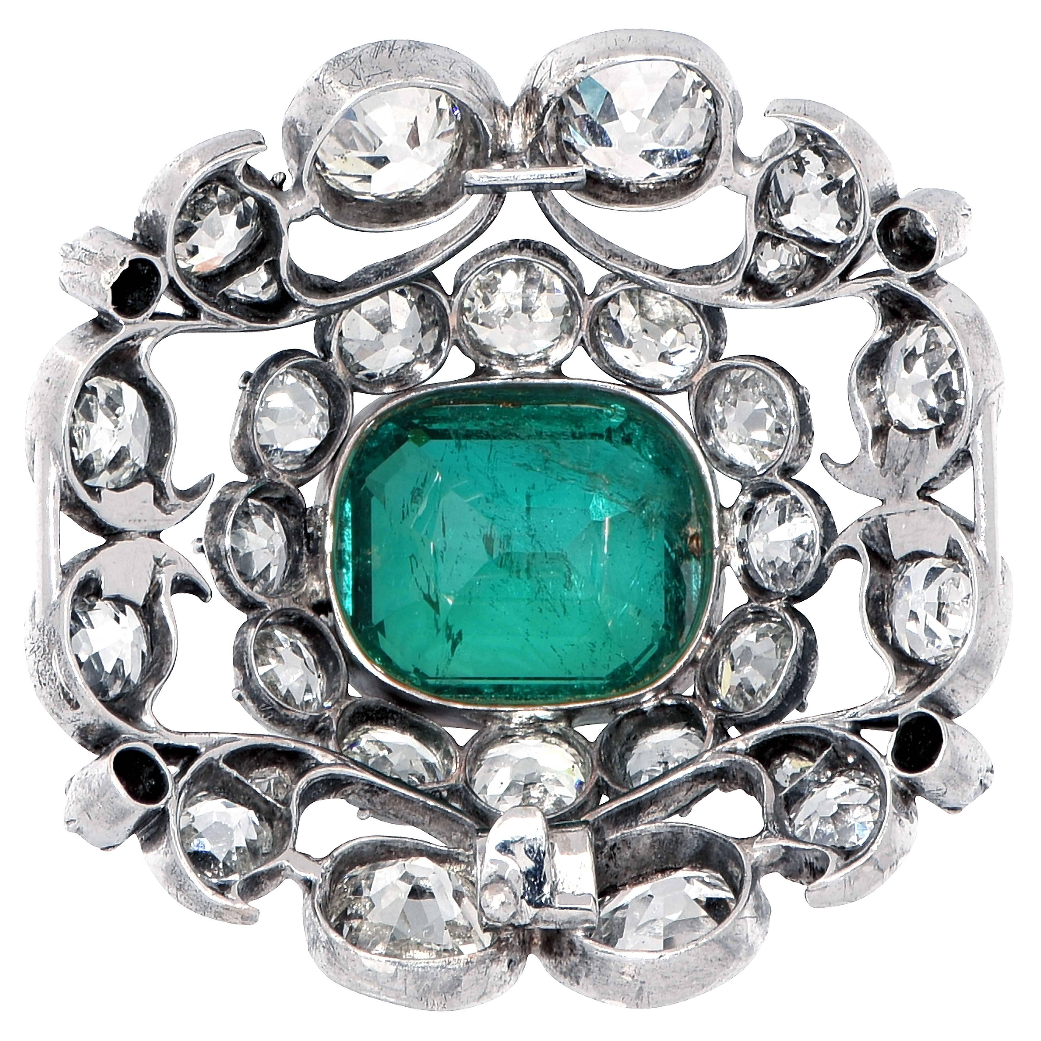 Victorien Broche impériale en émeraude de 5,31 carats et diamants de provenance Habsbourg  en vente