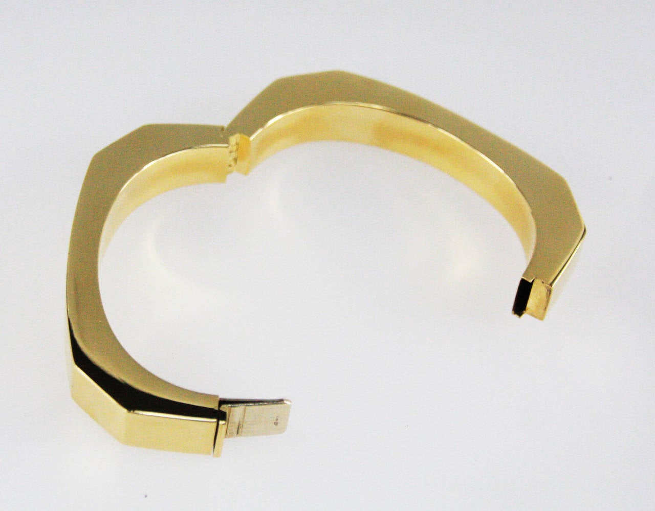 Italian 18 Karat Yellow Gold Bangle Bracelet Circa 1980 In Excellent Condition In Bay Harbor Islands, FL