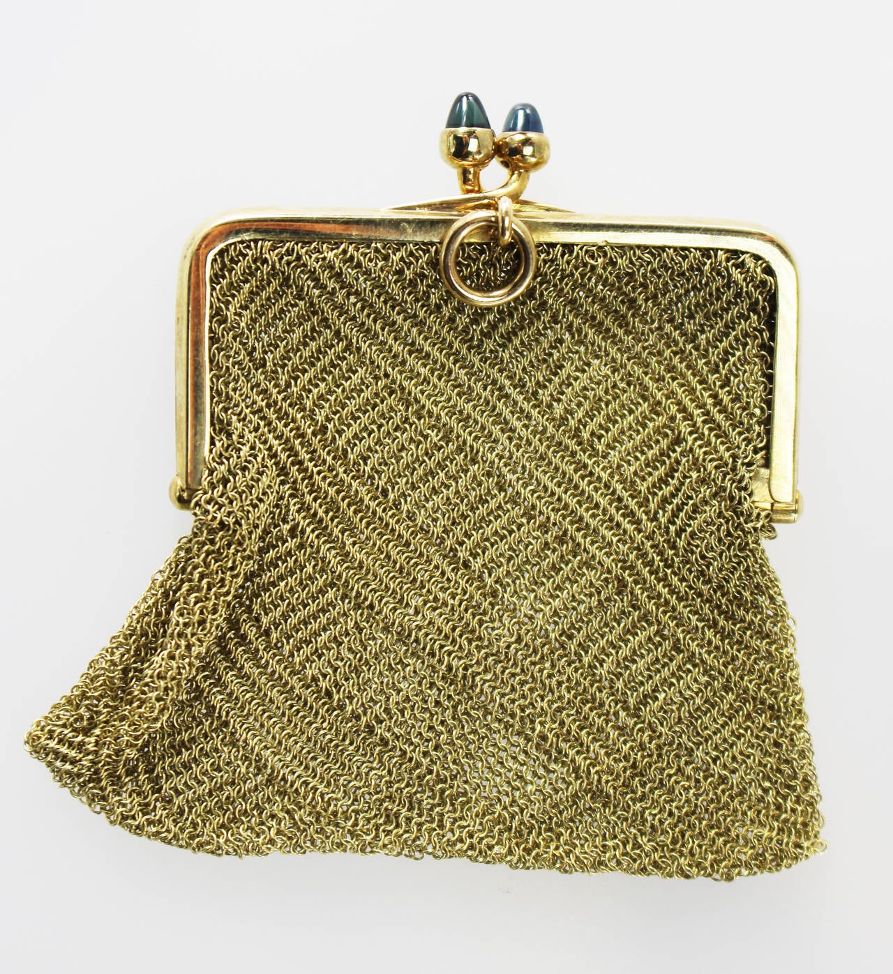 Antique gold mesh purse weighing 30.4 grams.
