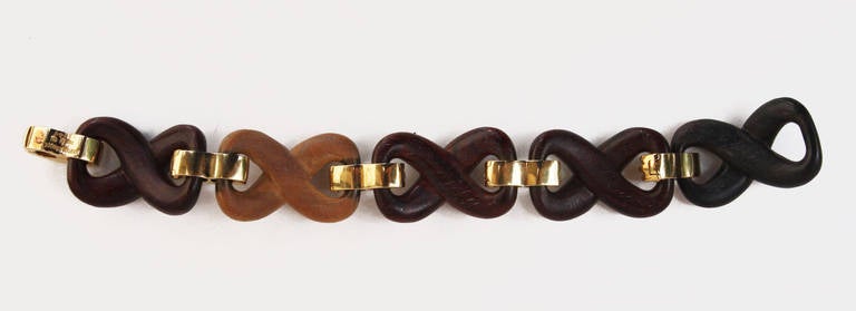 Seaman Schepps Infinity Wood Gold Bracelet In Excellent Condition In Bay Harbor Islands, FL