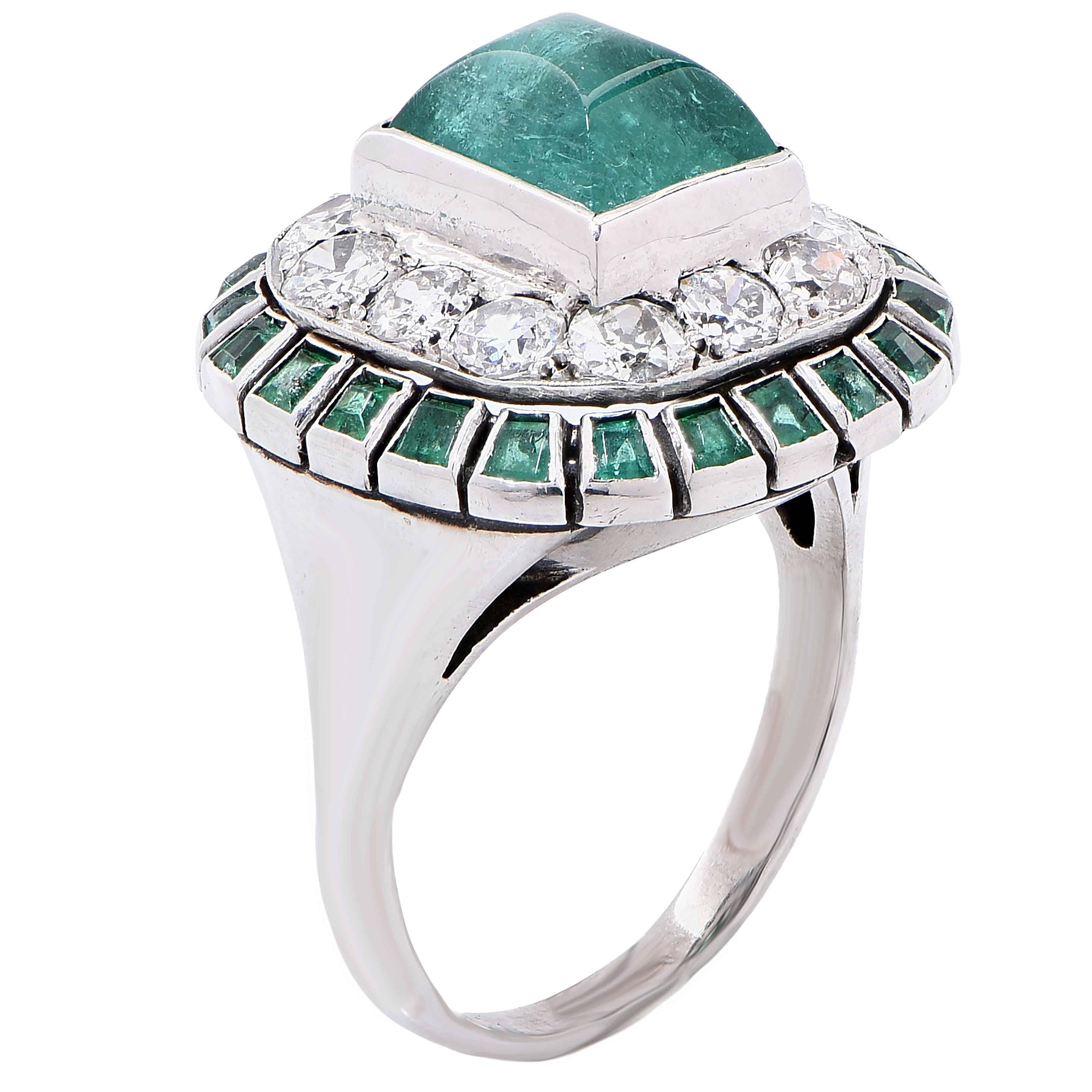 1920s Sugarloaf Cabochon Cut Emerald and Diamond 18 Karat White Gold Ring In Excellent Condition For Sale In Bay Harbor Islands, FL