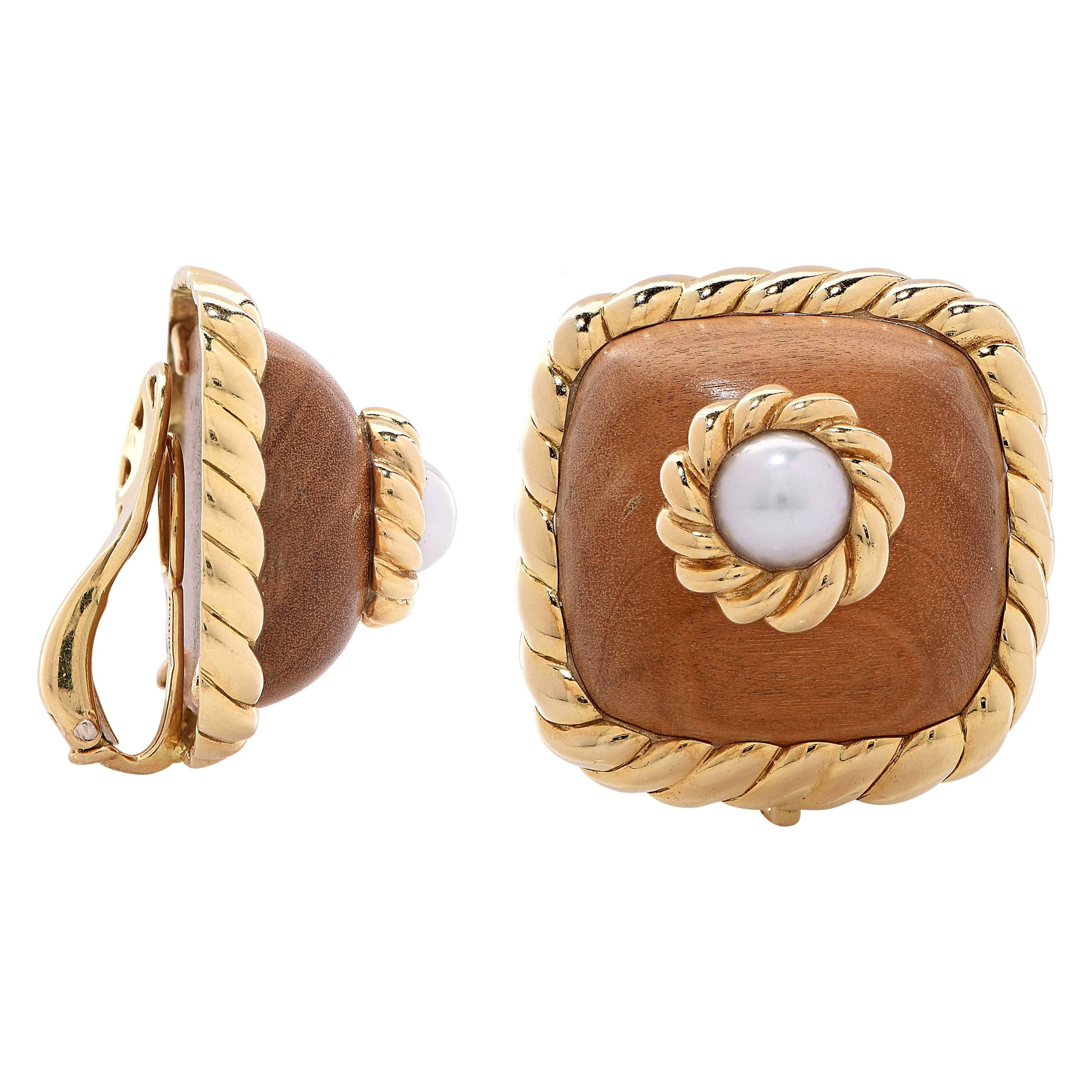 1980er Trianonholz- und Perlen-Ohrringe aus Gelbgold Damen im Angebot