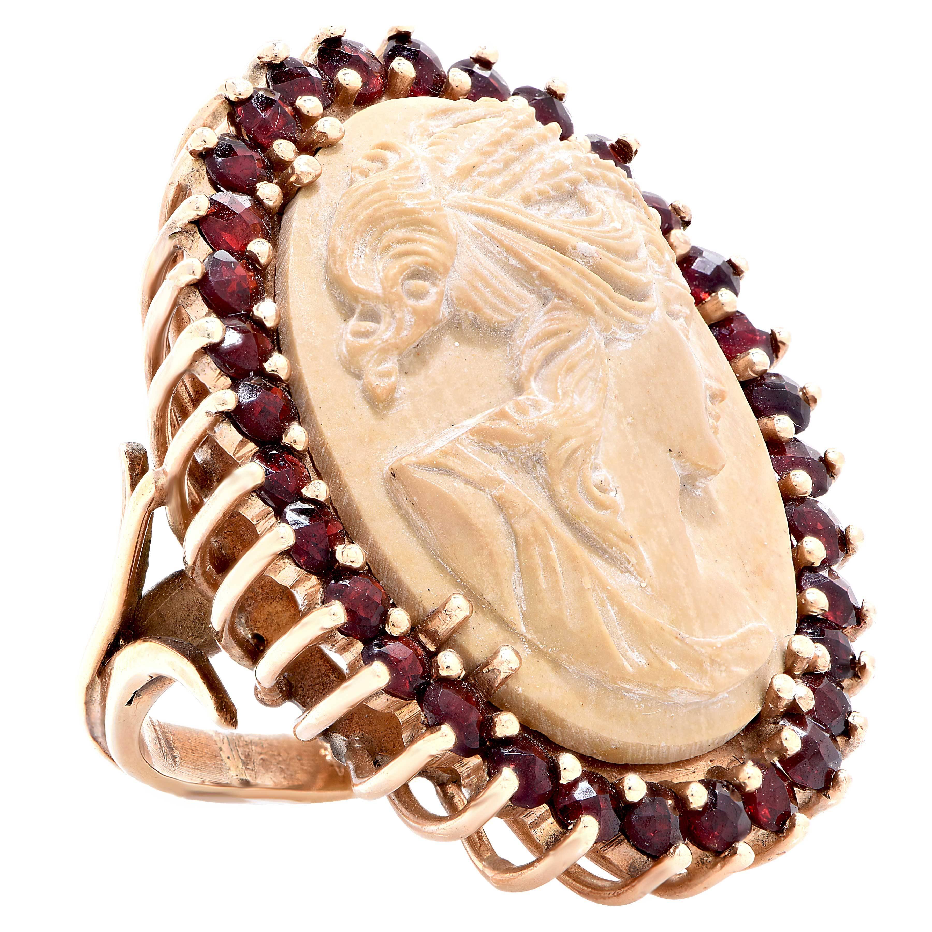 Lava Cameo and Garnet Gold Ring. 3