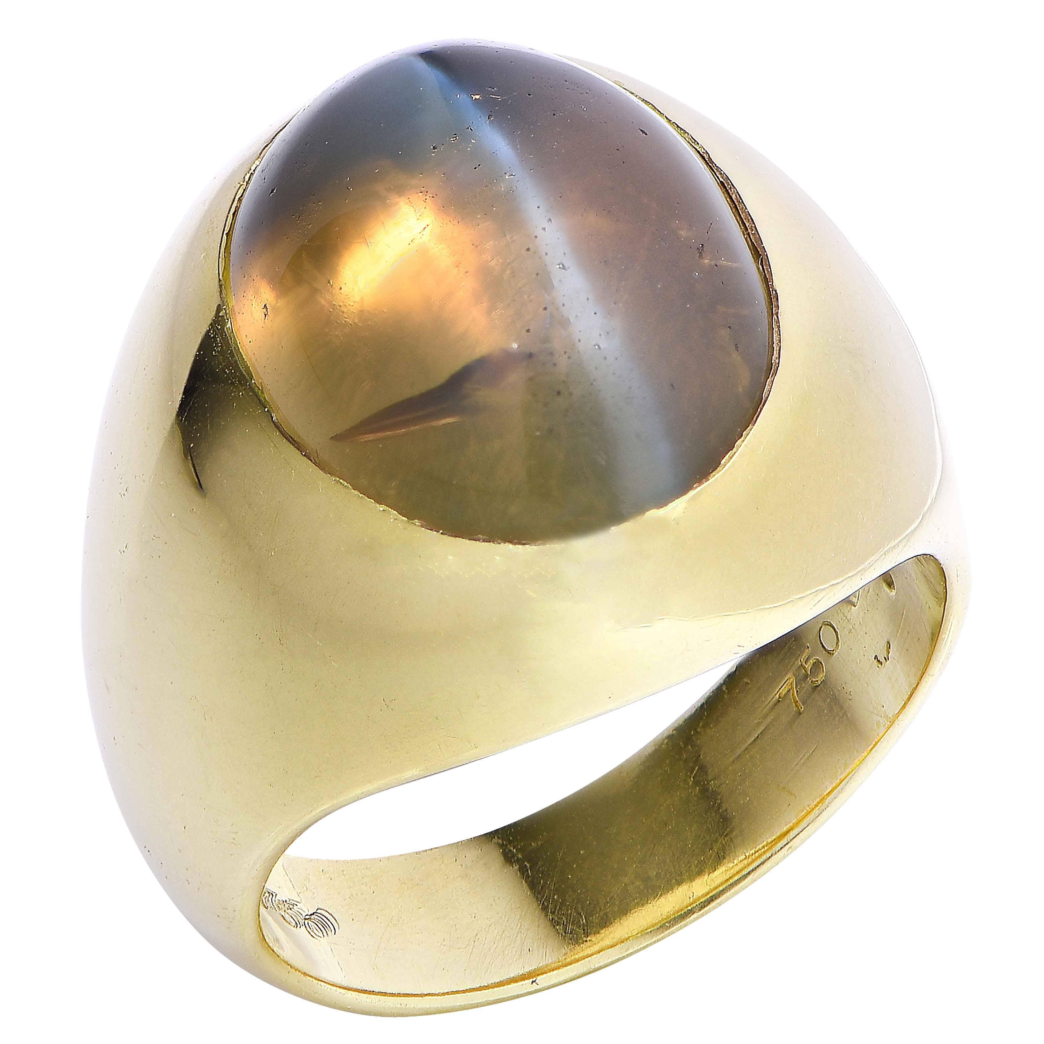 Classic Men's cats eye ring. The chrysoberyl cats eye weighs approximately 17 carats. 

Size 7 1/4. Can be sized.
Metal Type: 18 Karat Yellow Gold
Metal Weight: 16.5 Grams