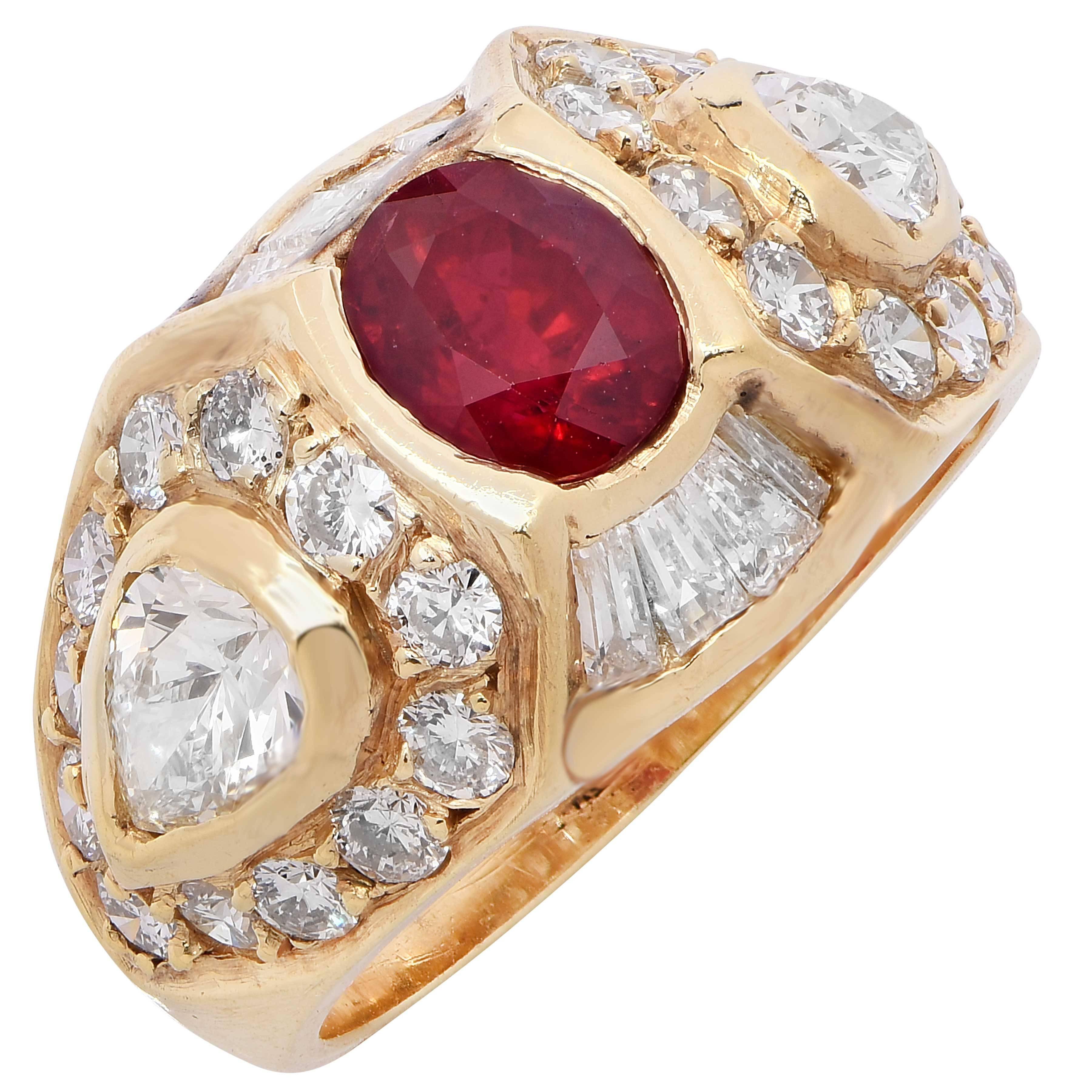 Bague en or jaune 18 carats avec rubis et diamants Pour femmes en vente