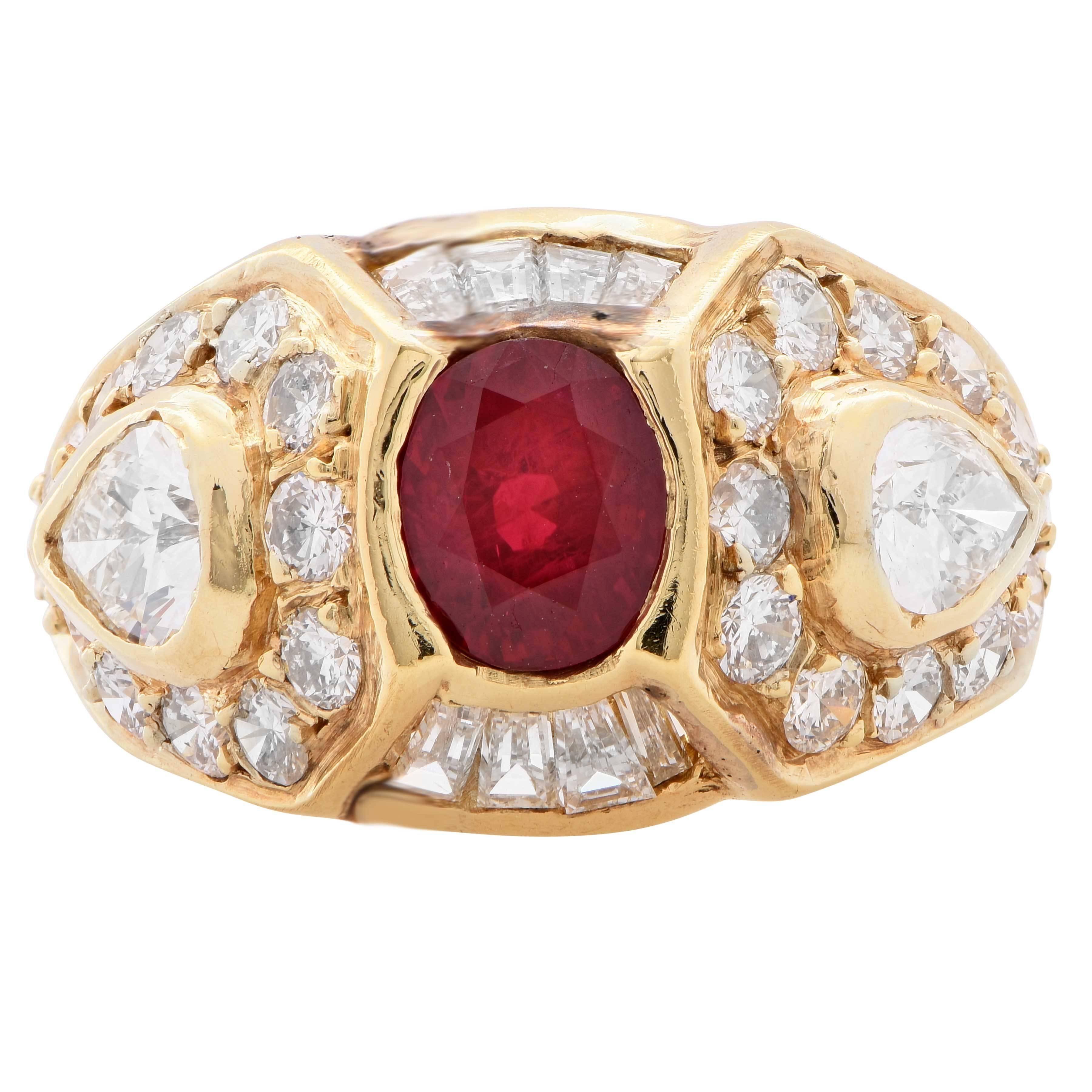 Ruby and Diamond 18 Karat Yellow Gold Ring In Good Condition For Sale In Bay Harbor Islands, FL