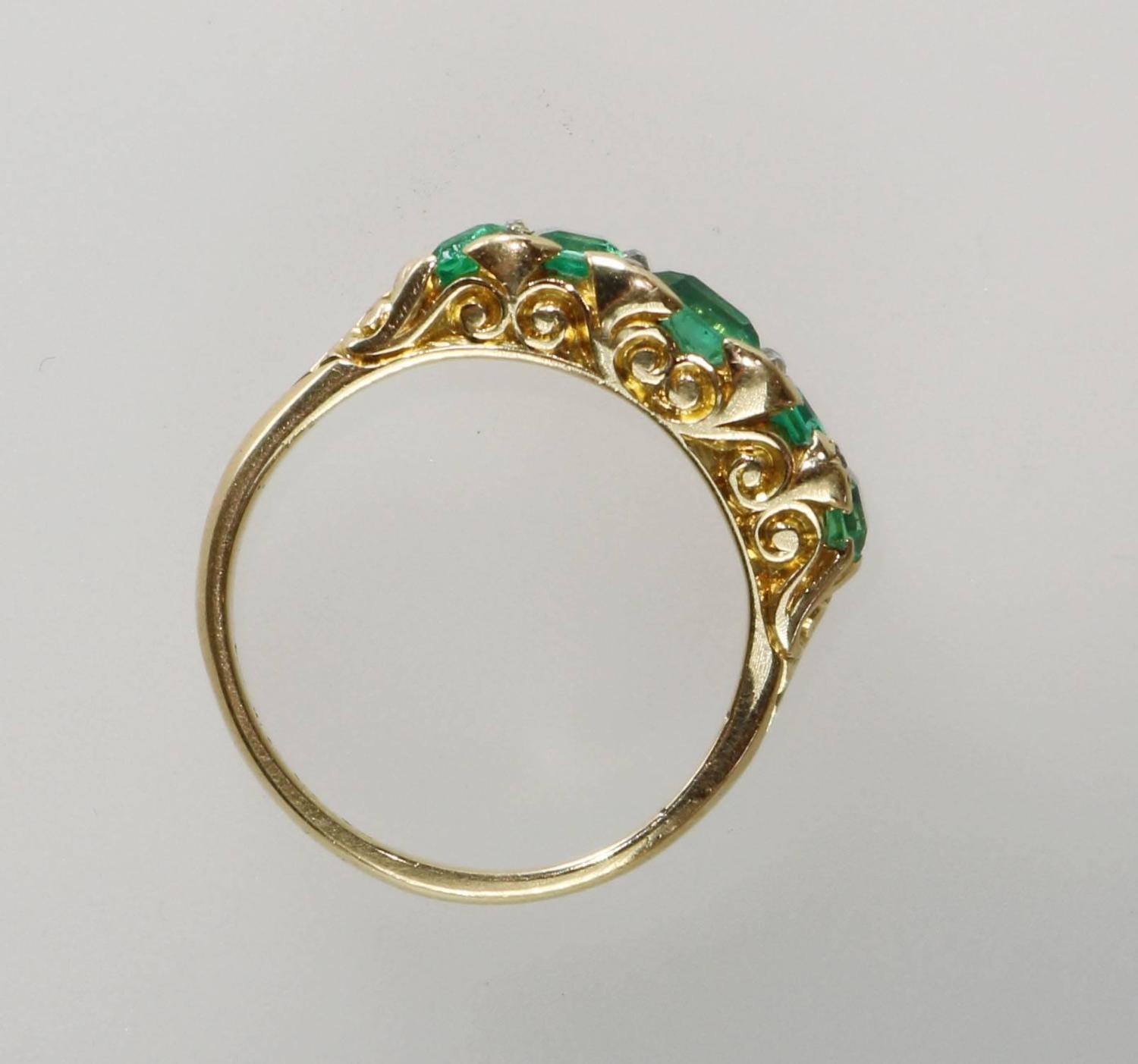 Antique Late 1800s Emerald Gold Ring With English Assay Marks For Sale