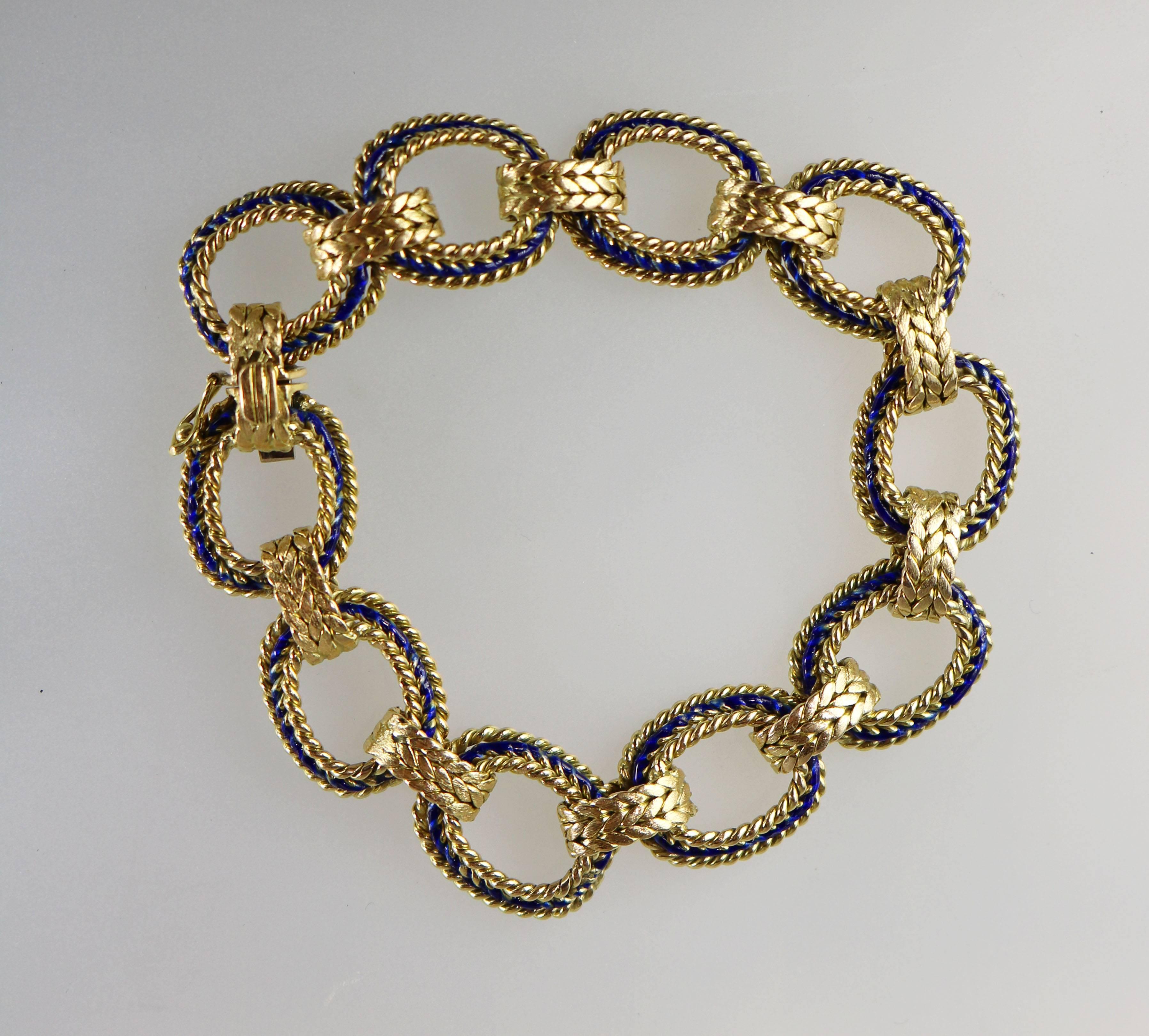 Bracelet à maillons en or jaune 18 carats et émail bleu Bon état - En vente à Bay Harbor Islands, FL