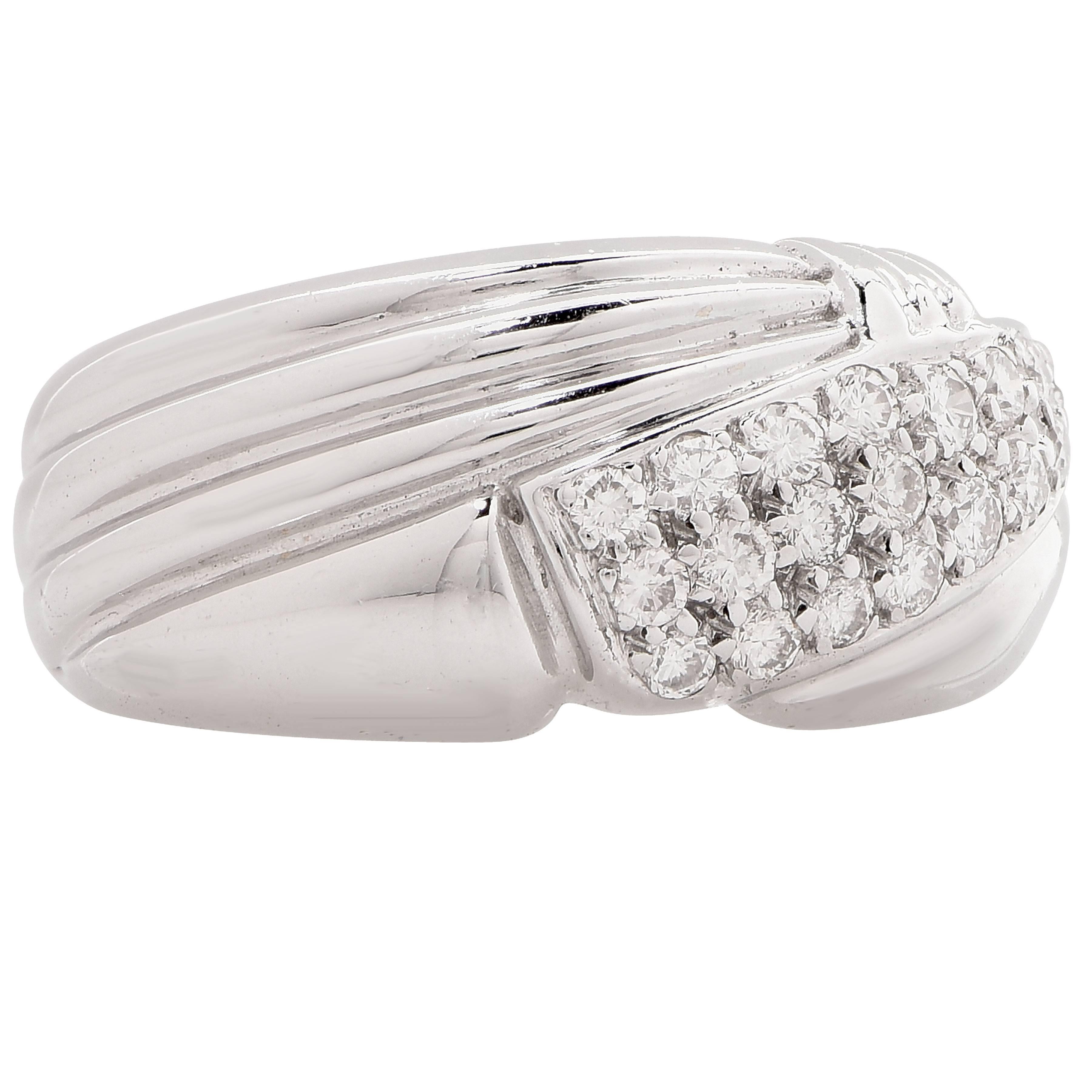 Round Cut Diamond White Gold Ring For Sale
