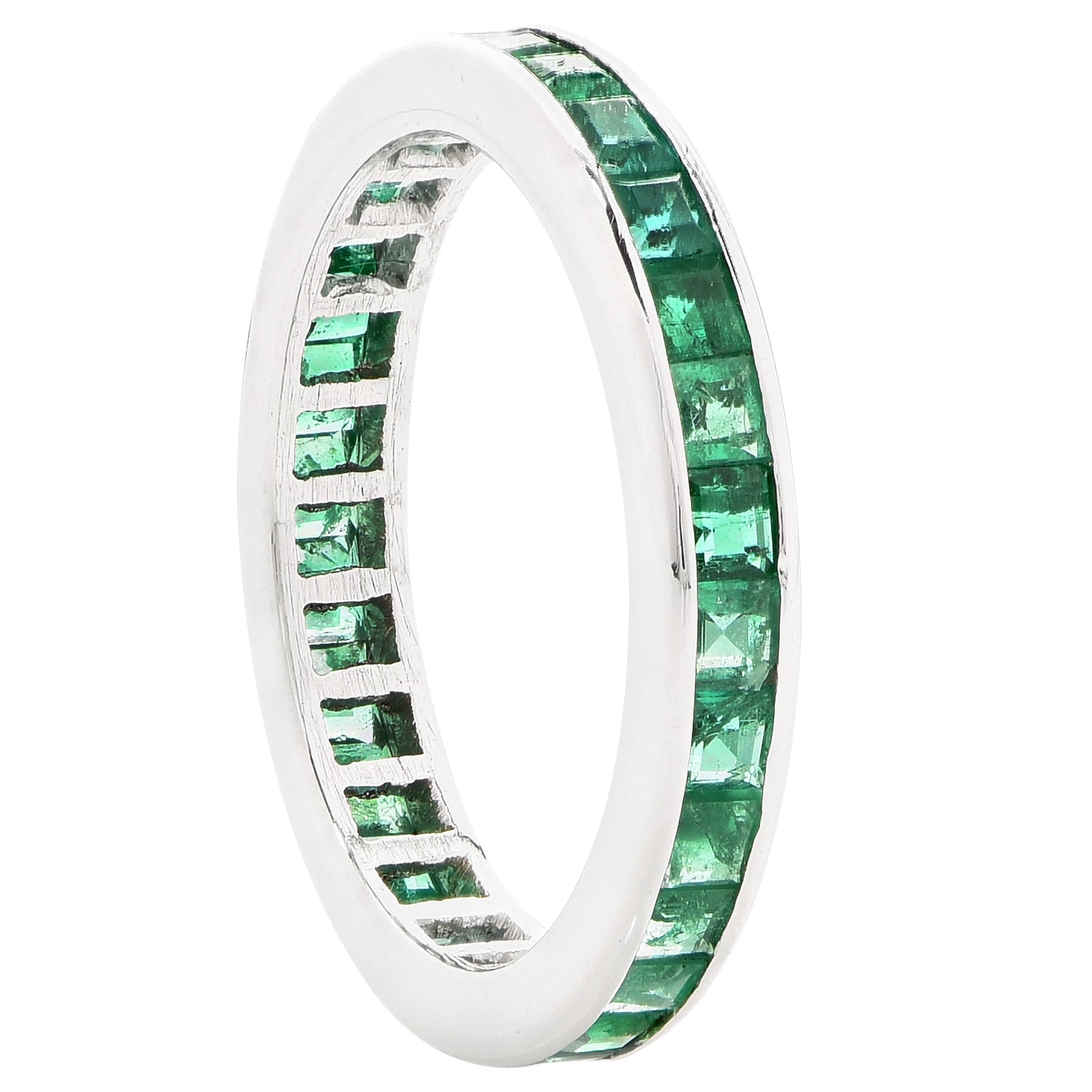 Emerald White Gold Eternity Band Ring In Excellent Condition In Bay Harbor Islands, FL