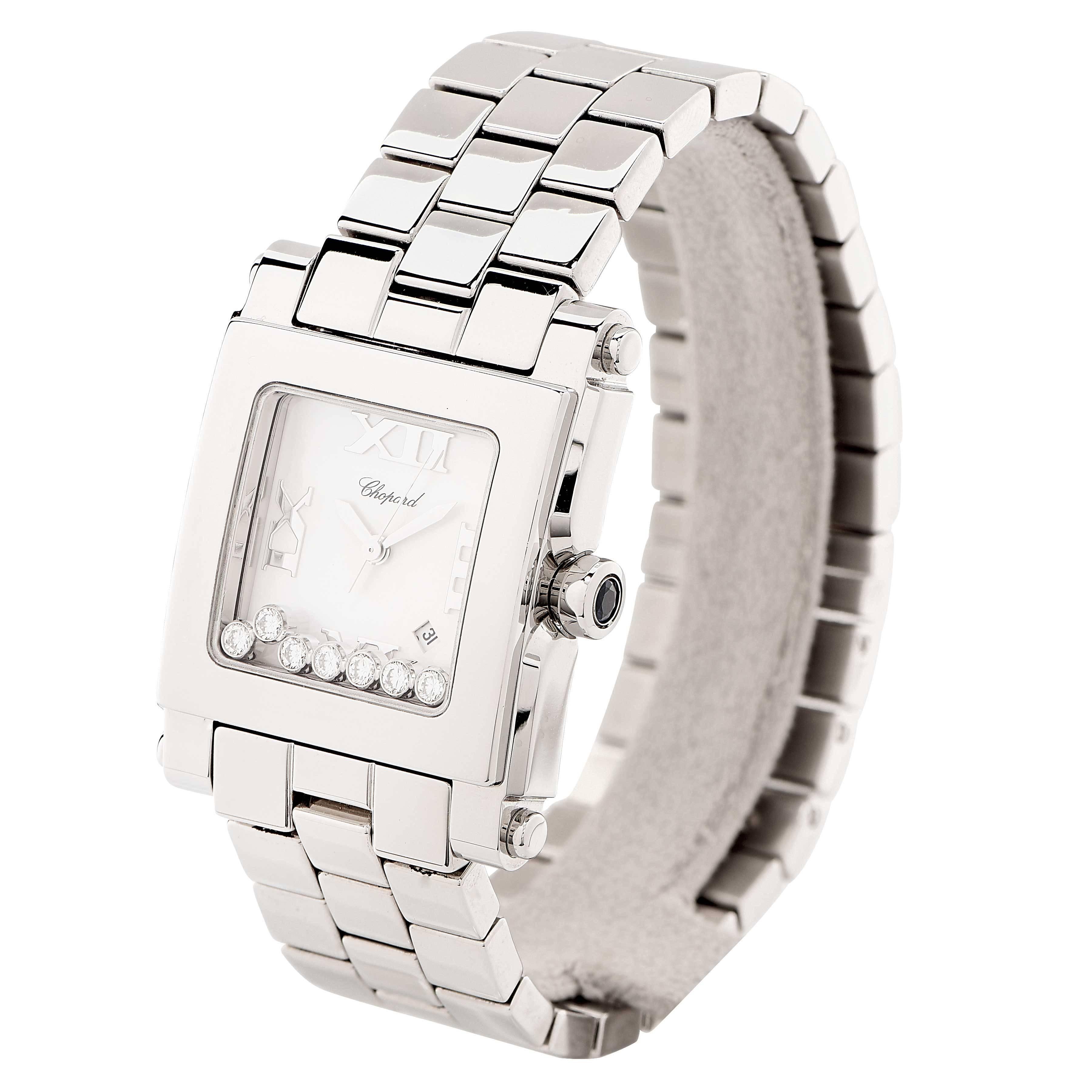 Nuovo di zecca. 
L'orologio Happy Sport Square Medium in acciaio inossidabile è allo stesso tempo sportivo e femminile. La sua cassa moderna e sportiva esprime la visione dello sport di Chopard, conferendo a questo orologio una potente miscela di