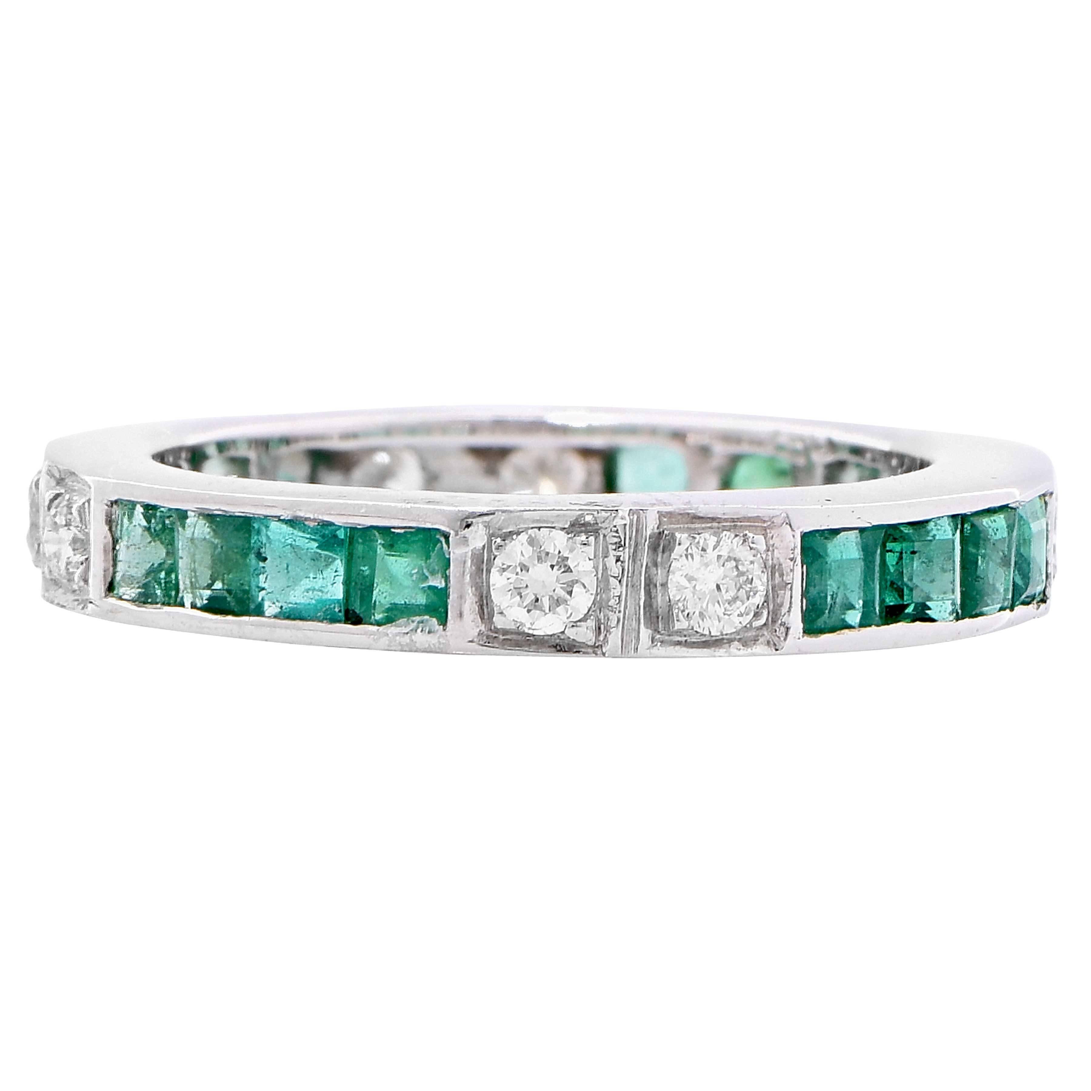 Emerald Diamond White Gold Band Ring In Excellent Condition In Bay Harbor Islands, FL