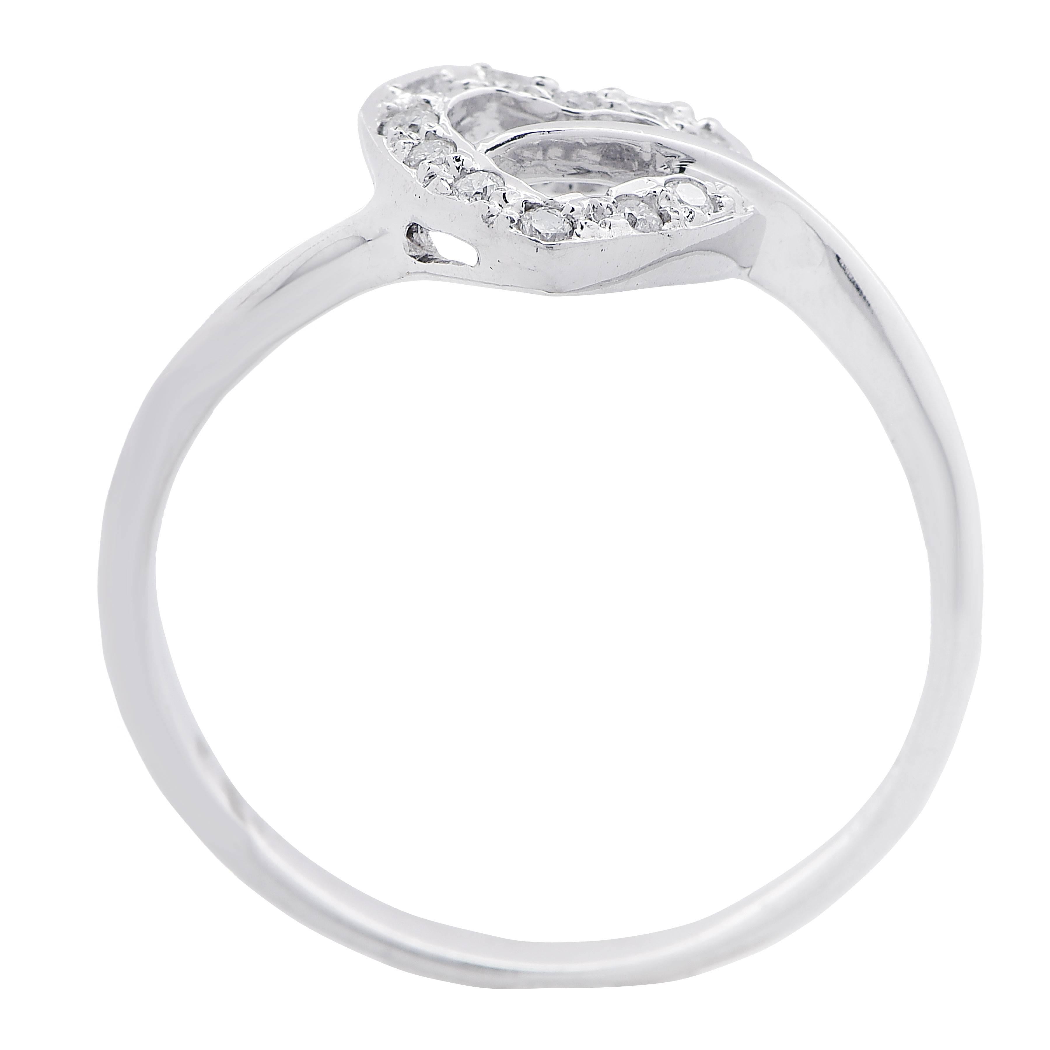 Petite Heart Diamond White Gold Ring In Excellent Condition For Sale In Bay Harbor Islands, FL