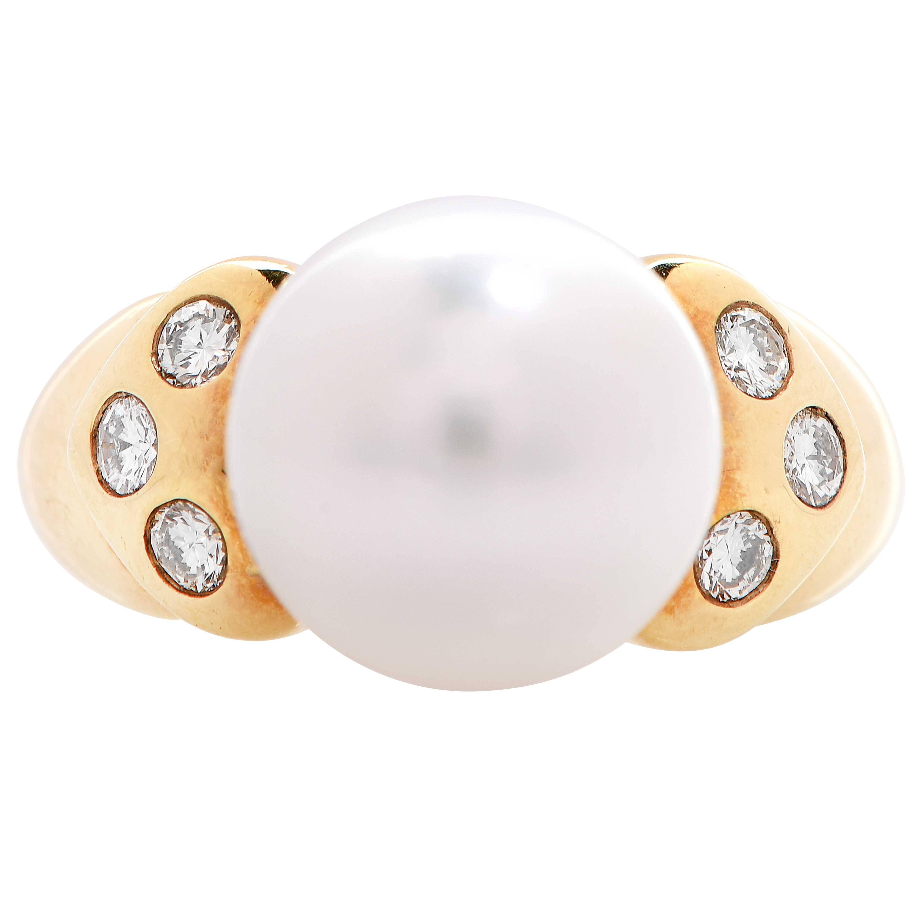 Women's or Men's Cultured Pearl Diamond Gold Ring For Sale
