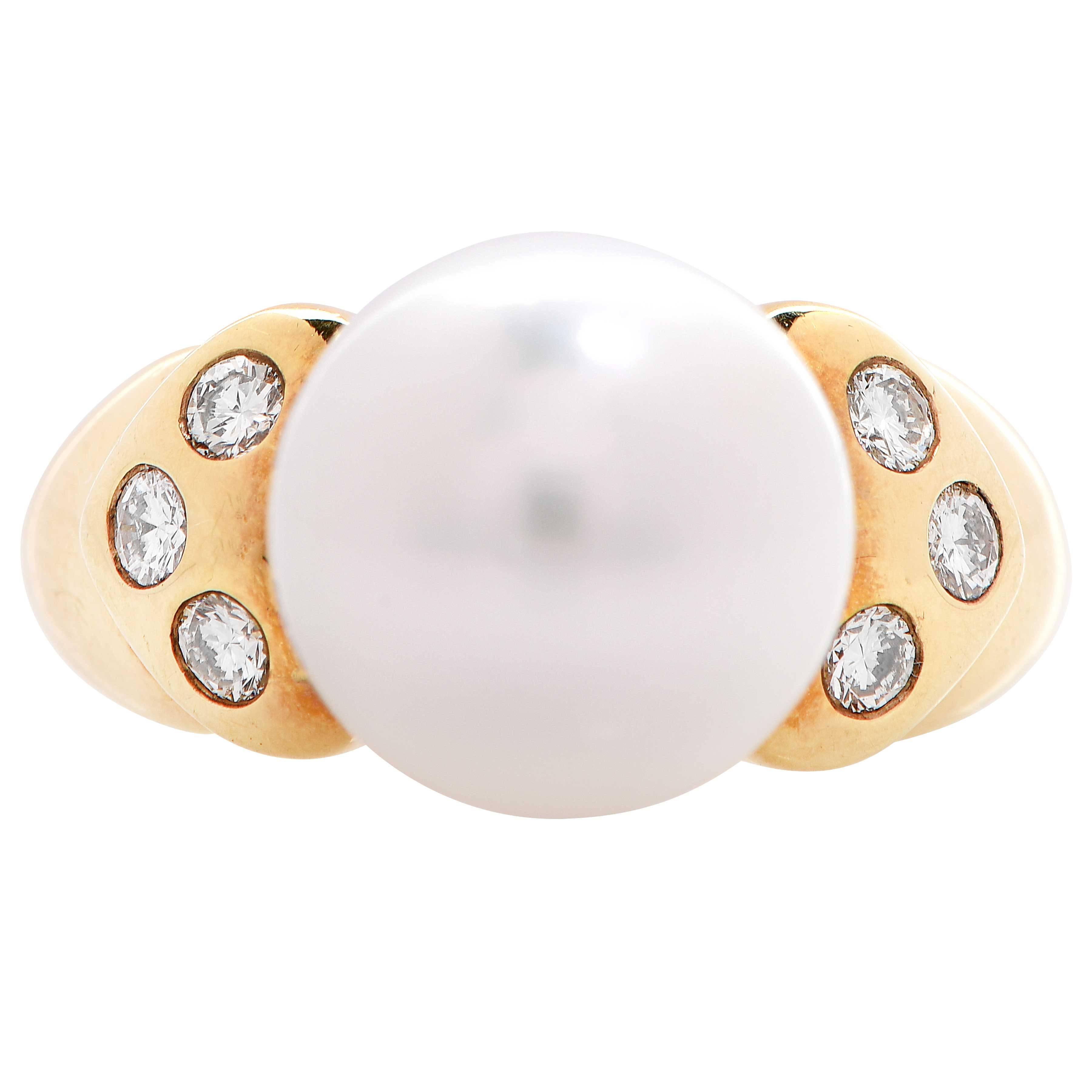 Cultured Pearl Diamond Gold Ring In Good Condition For Sale In Bay Harbor Islands, FL