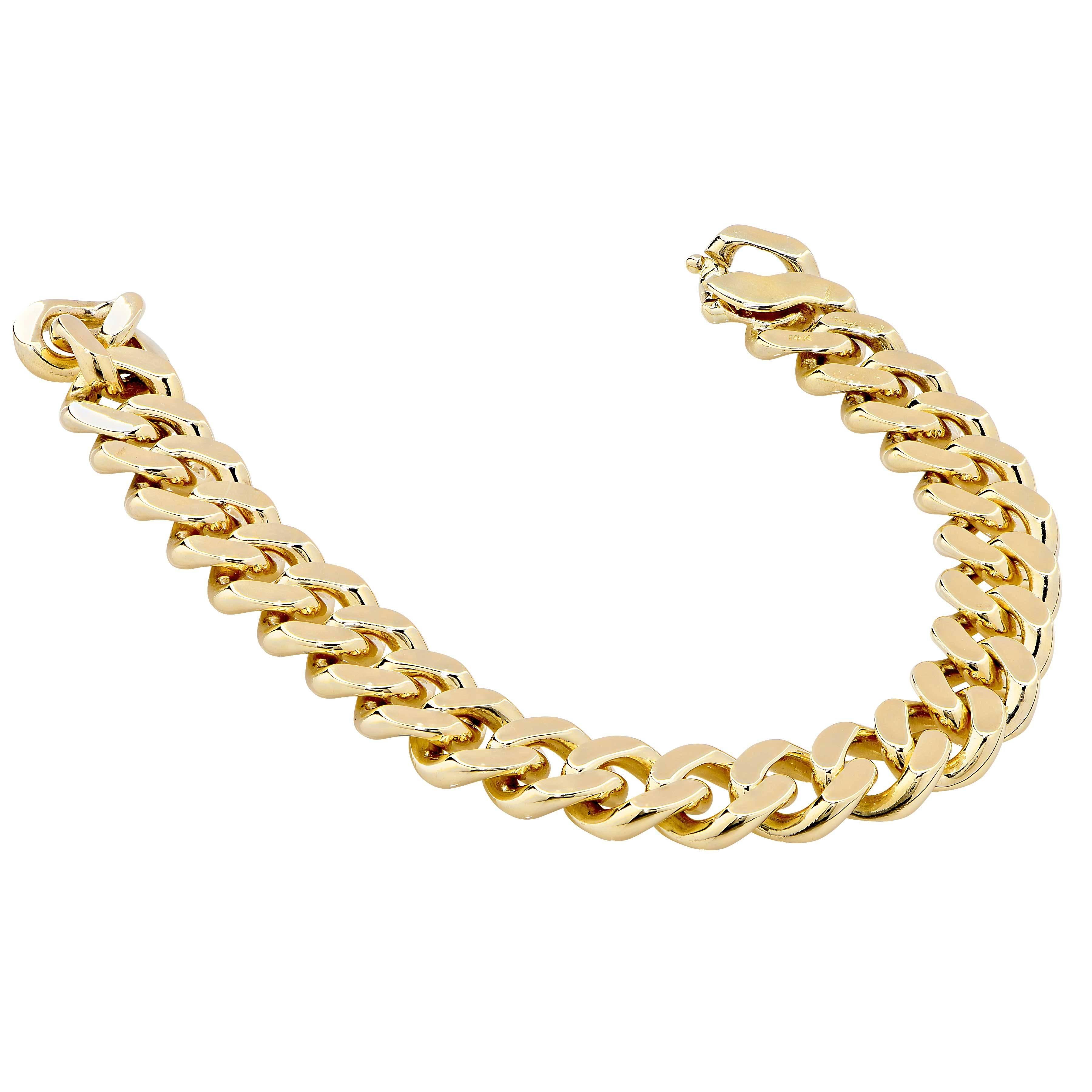Cartier link bracelet in 14 karat yellow gold.
7 inches long
Metal Type: 14 Kt Yellow Gold
Metal Weight: 45 Grams