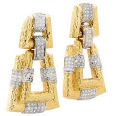 Boucles d'oreilles géométriques Andrew Clunn Vintage en or jaune 18 carats martelé et diamants