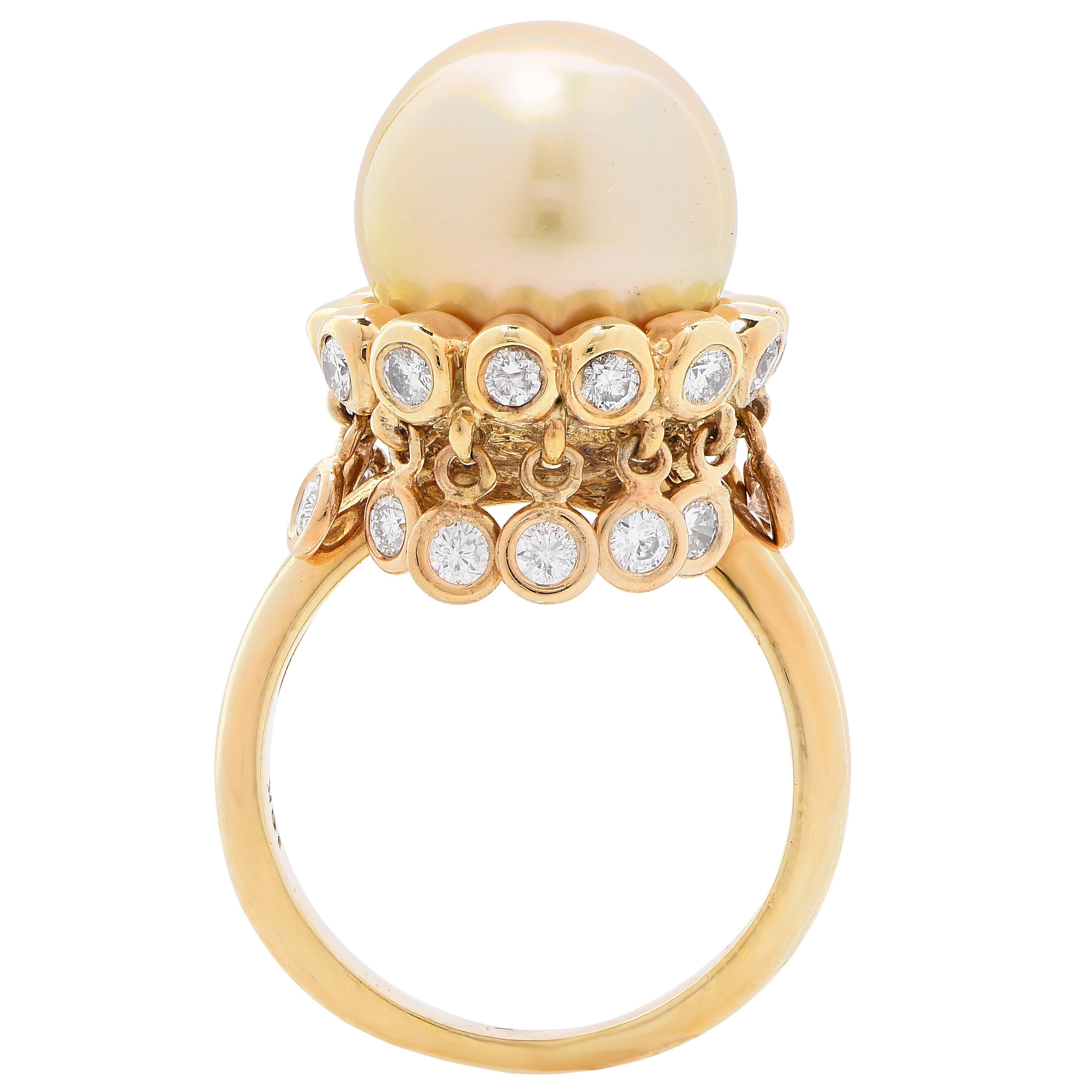 Taille ronde Bague en or jaune 18 carats avec perle d'or et diamants en vente