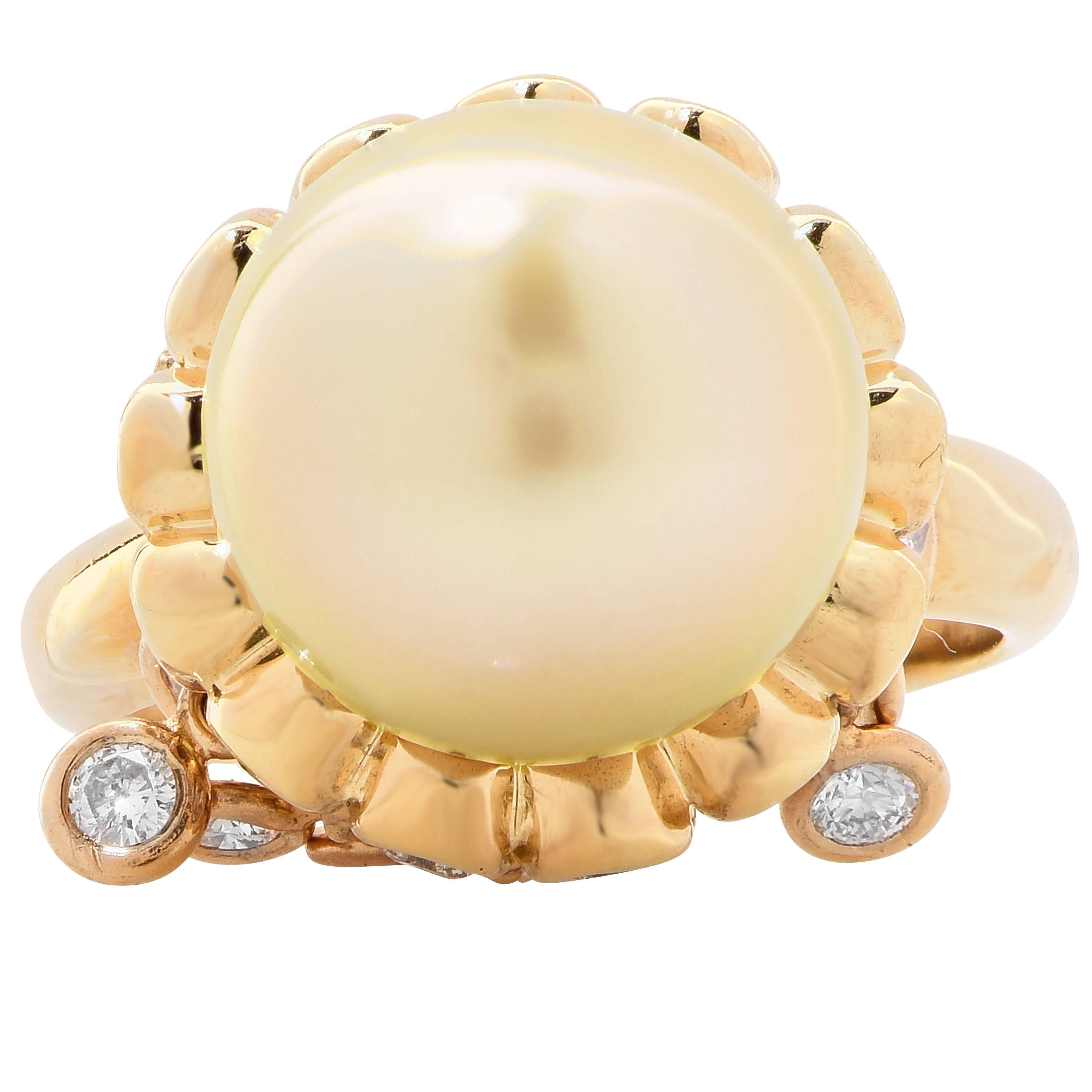 Bague en or jaune 18 carats avec perle d'or et diamants Excellent état - En vente à Bay Harbor Islands, FL