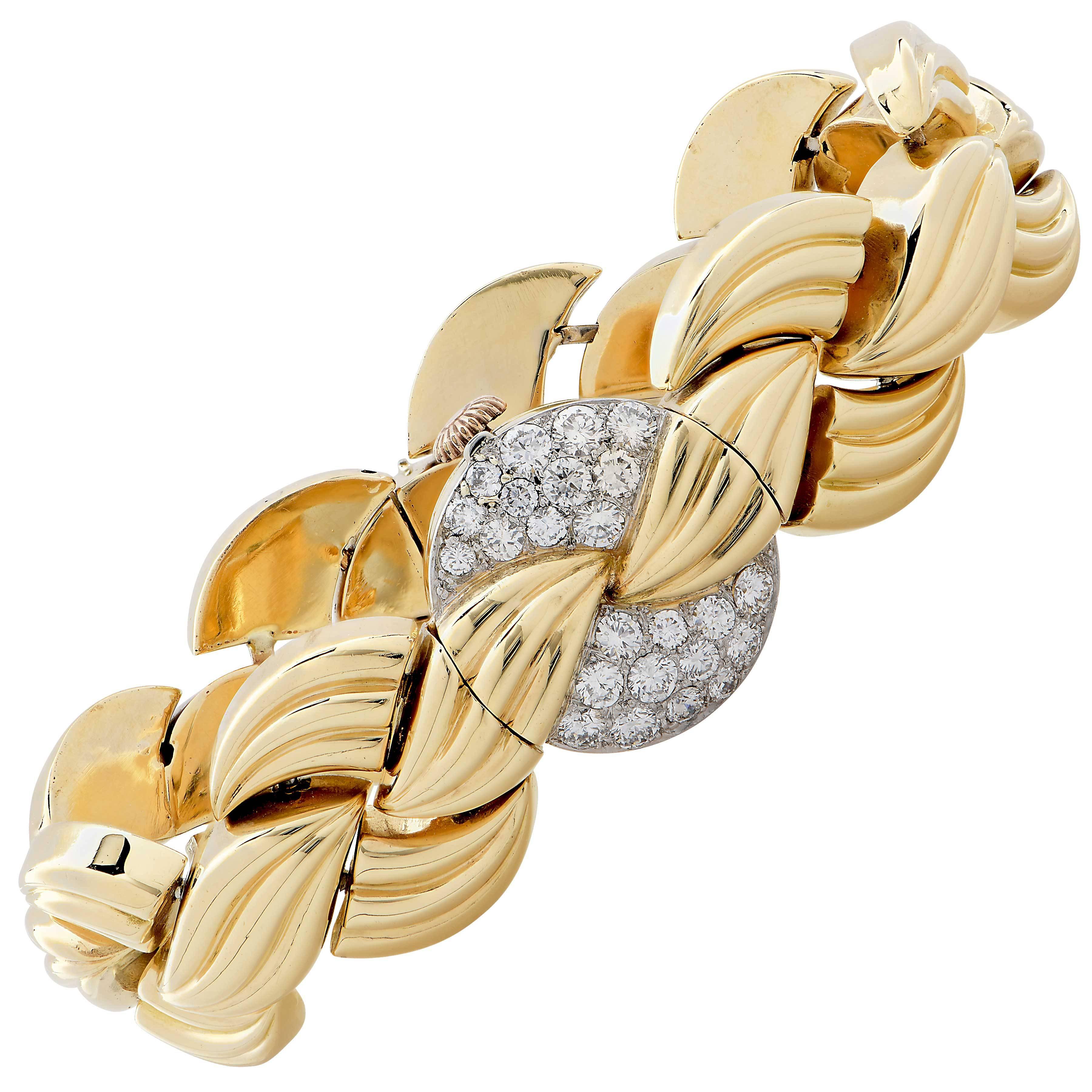 Van Cleef & Arpels Yellow Gold Diamond Concealed Dial Bracelet Wristwatch In Good Condition In Bay Harbor Islands, FL
