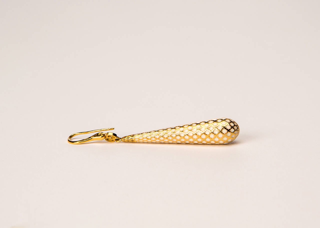 An elegant slender drop finished with white enamel. Classic Gucci style and quality. Approximately 2 1/2 inches in length.
