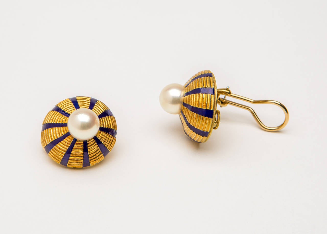 Jean Schlumberger designs are nothing short of iconic. A beautiful 9.40mm cultured pearl is framed with rich blue enamel and textured gold. Just under one inch in size.
