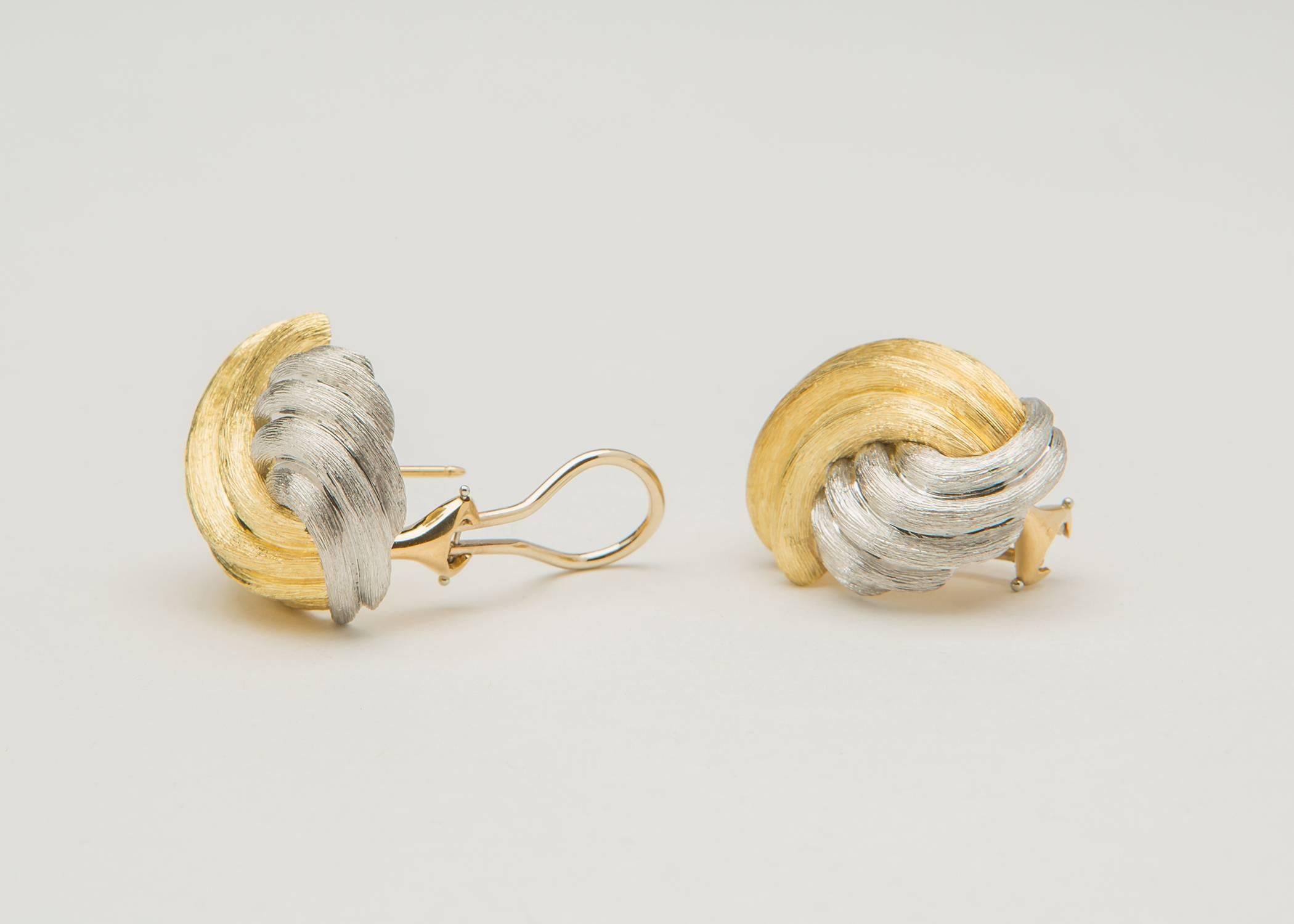 It doesn't get more classic than this. Henry Dunay combines 18k yellow gold and platinum to create this iconic shell motif earring. 1 1/8 inches in length.